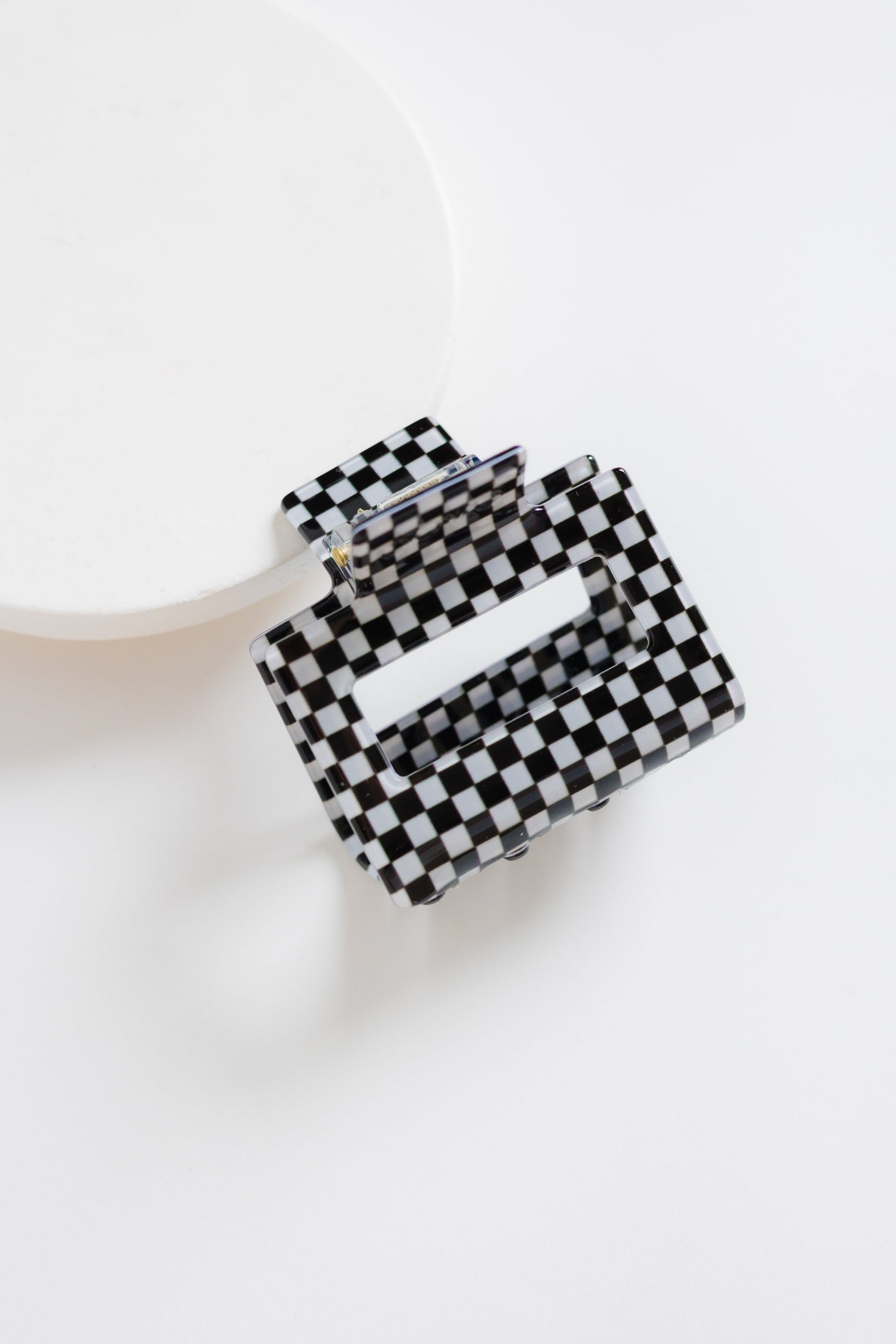 Cove Everly Checker Hair Claw WOMEN'S HAIR ACCESSORY Cove Accessories Blk/Wht 2 inch
