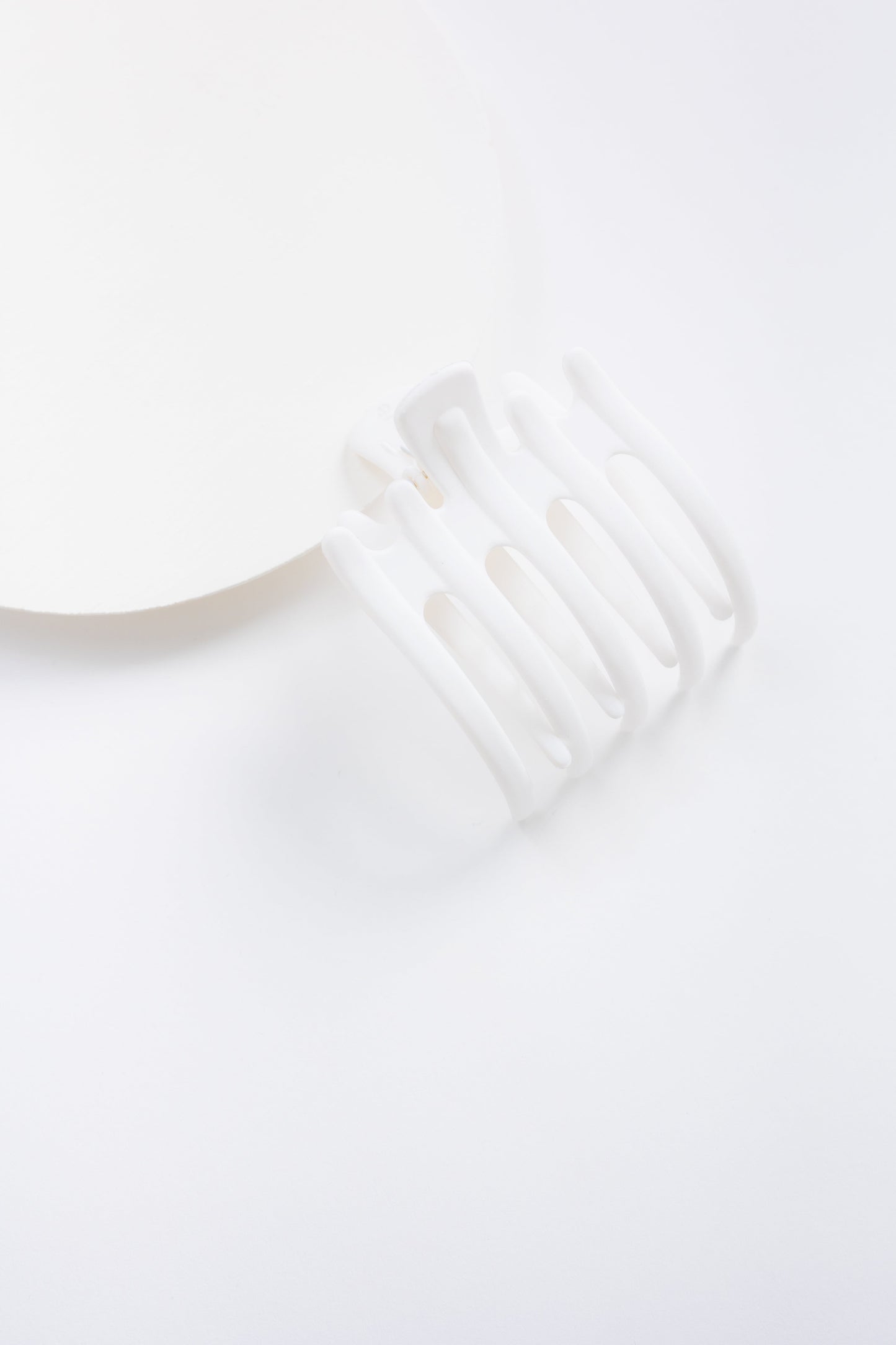 Cove Work Out Claw WOMEN'S HAIR ACCESSORY Cove Accessories White OS
