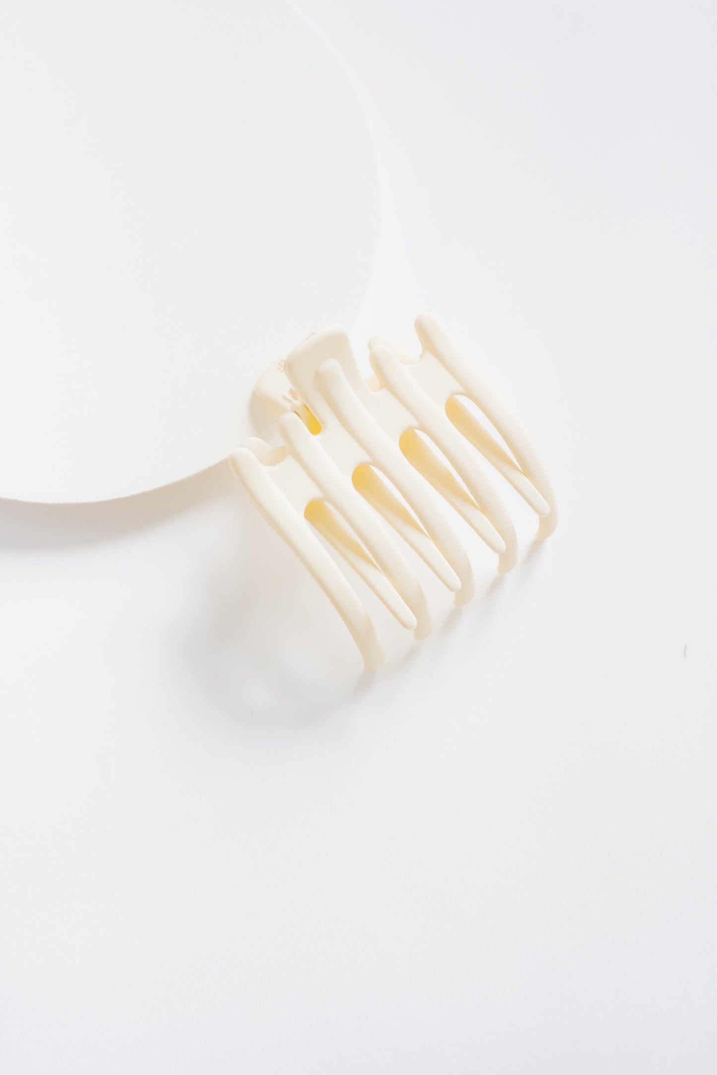 Cove Work Out Claw WOMEN'S HAIR ACCESSORY Cove Accessories Cream OS