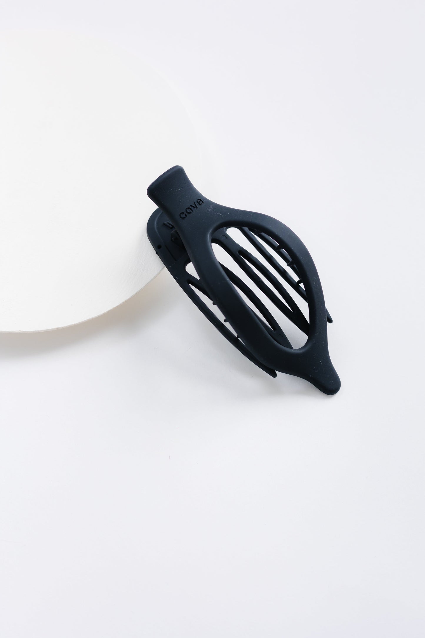 Cove Flat Oval Relax Claw WOMEN'S HAIR ACCESSORY Cove Accessories Matte Black OS