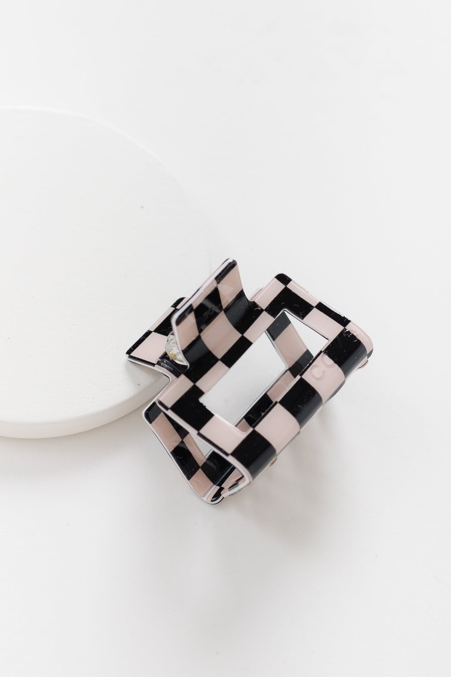 Cove Retro Checkered Hair Claw WOMEN'S HAIR ACCESSORY Cove Accessories Blk/Cream 2 inch