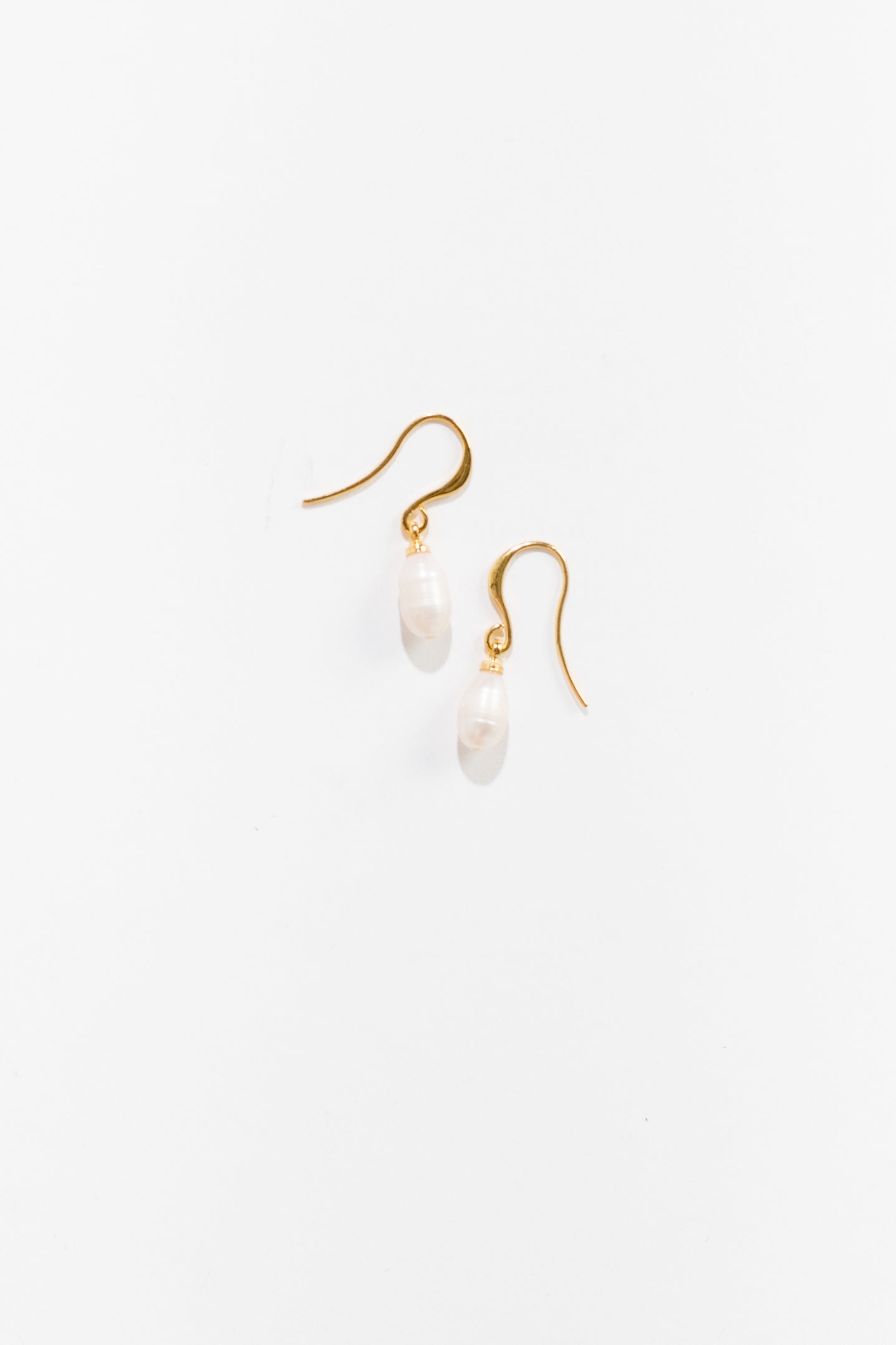 Cove Earrings Pearl Drop Gold WOMEN'S EARINGS Cove Accessories