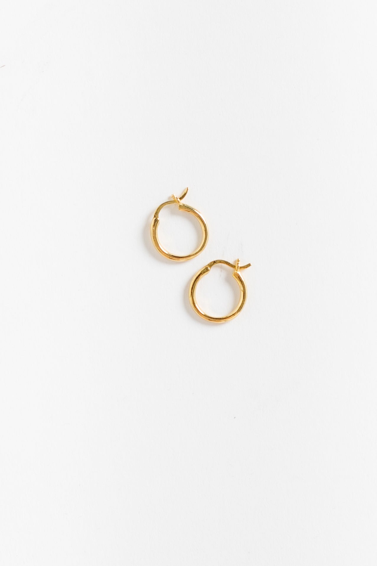 Cove Earrings Small Oval Hoops Gold WOMEN'S EARINGS Cove Accessories