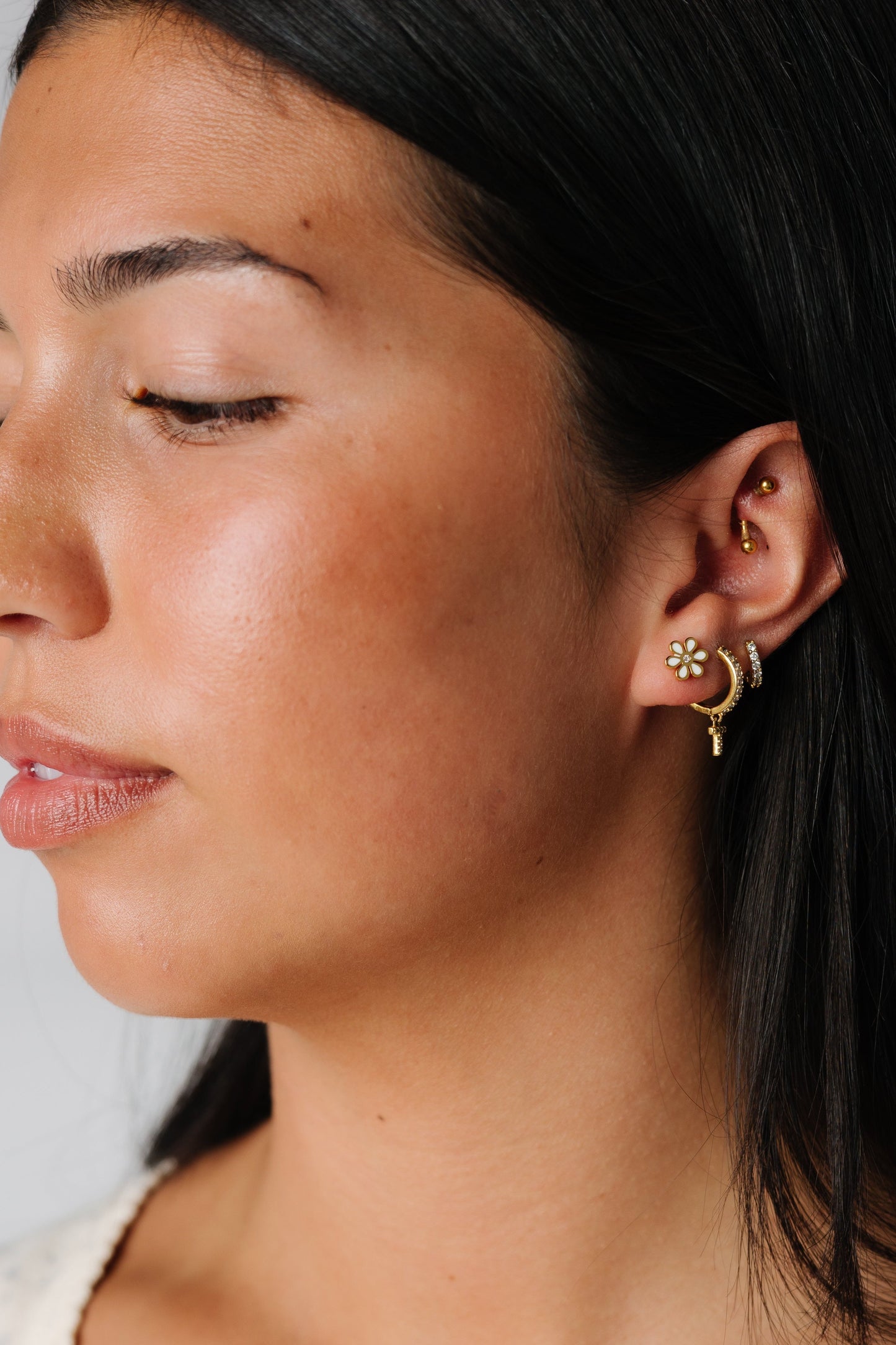 Cove Dainty Daisy Stud Earrings WOMEN'S EARINGS Cove Accessories