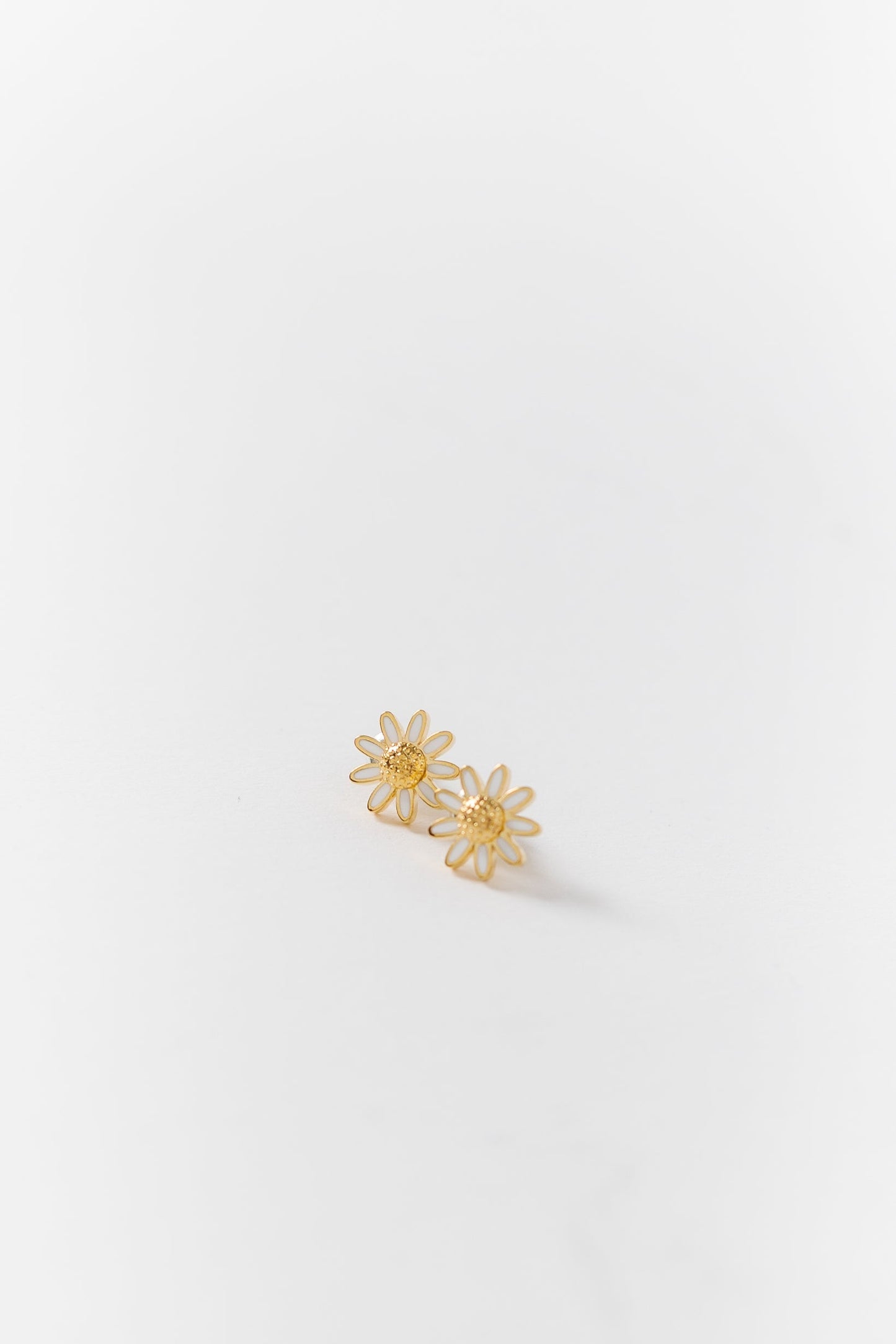 Cove Daisy Daisy Earrings WOMEN'S EARINGS Cove Accessories White OS