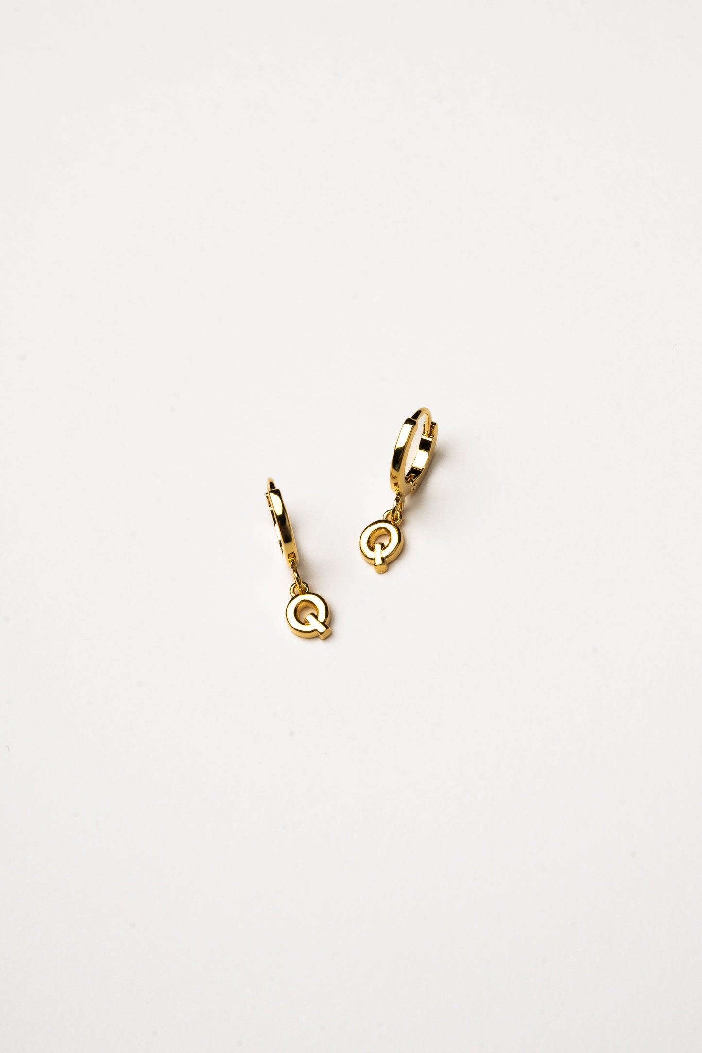 Cove Initial Letter Huggie Earrings WOMEN'S EARINGS Cove Accessories Q 18k Gold Plated 