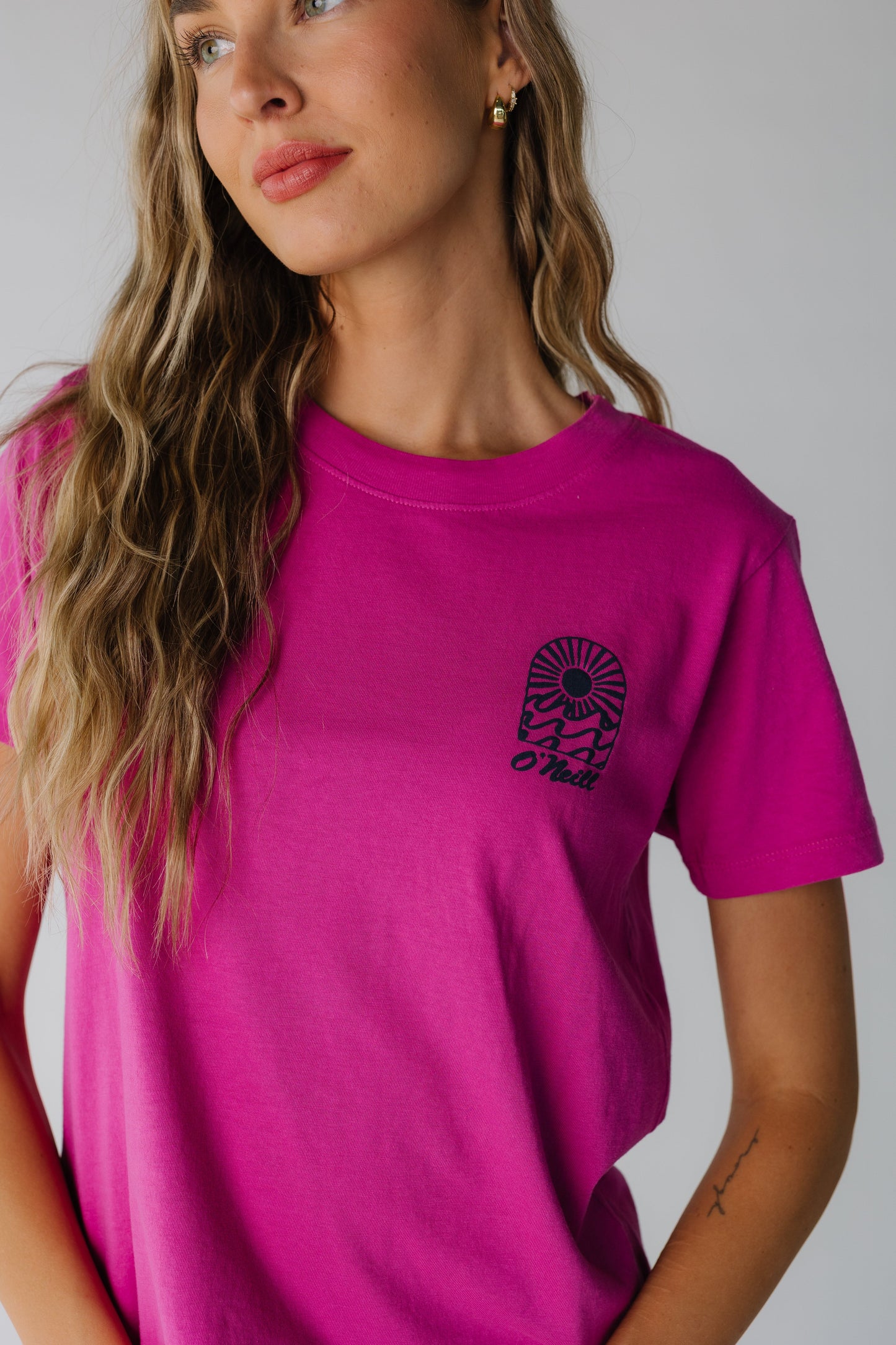 Close view of fuschia graphic O'Neill tee