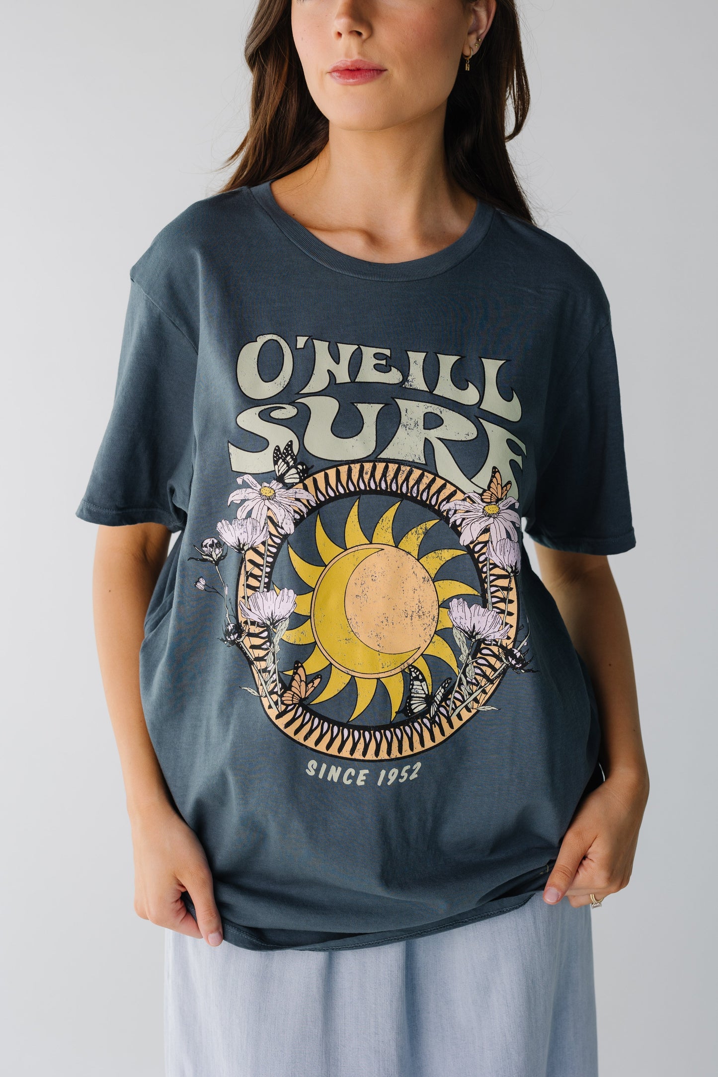 Close view of O'Neill Daystar graphic te in slate