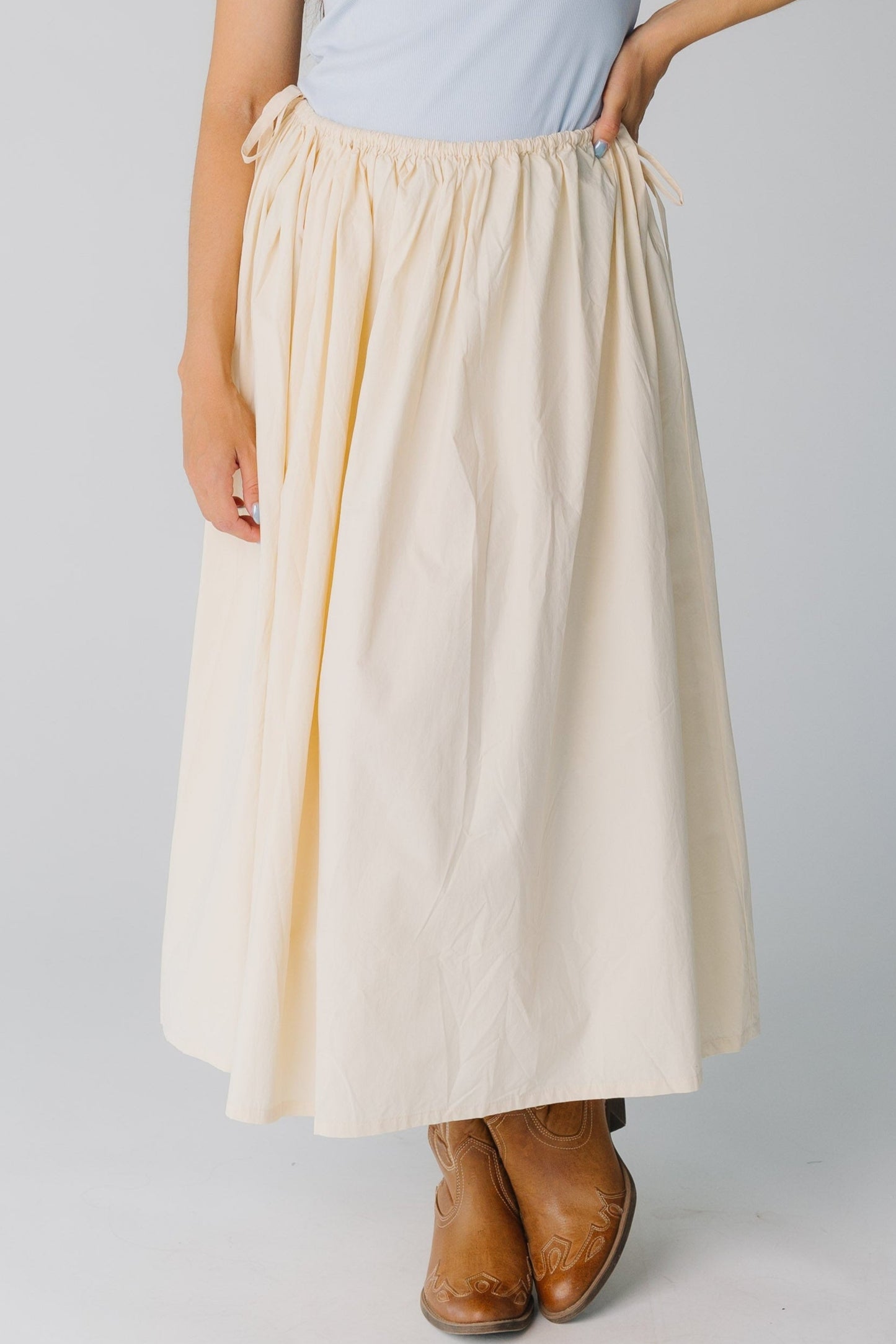 Cream midi skirt with elastic waist and bow skirt