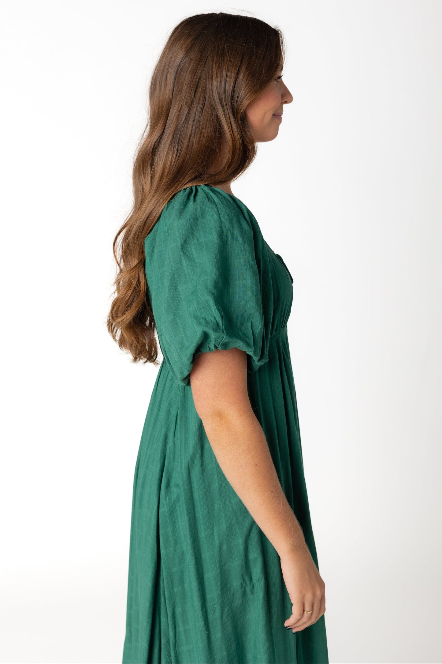 Side view of emerald green midi with short balloon sleeves