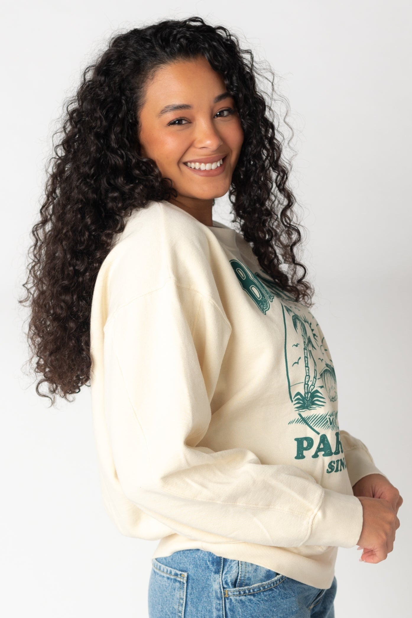 Modest Billabong off white sweatshirt with long sleeve with large front graphic