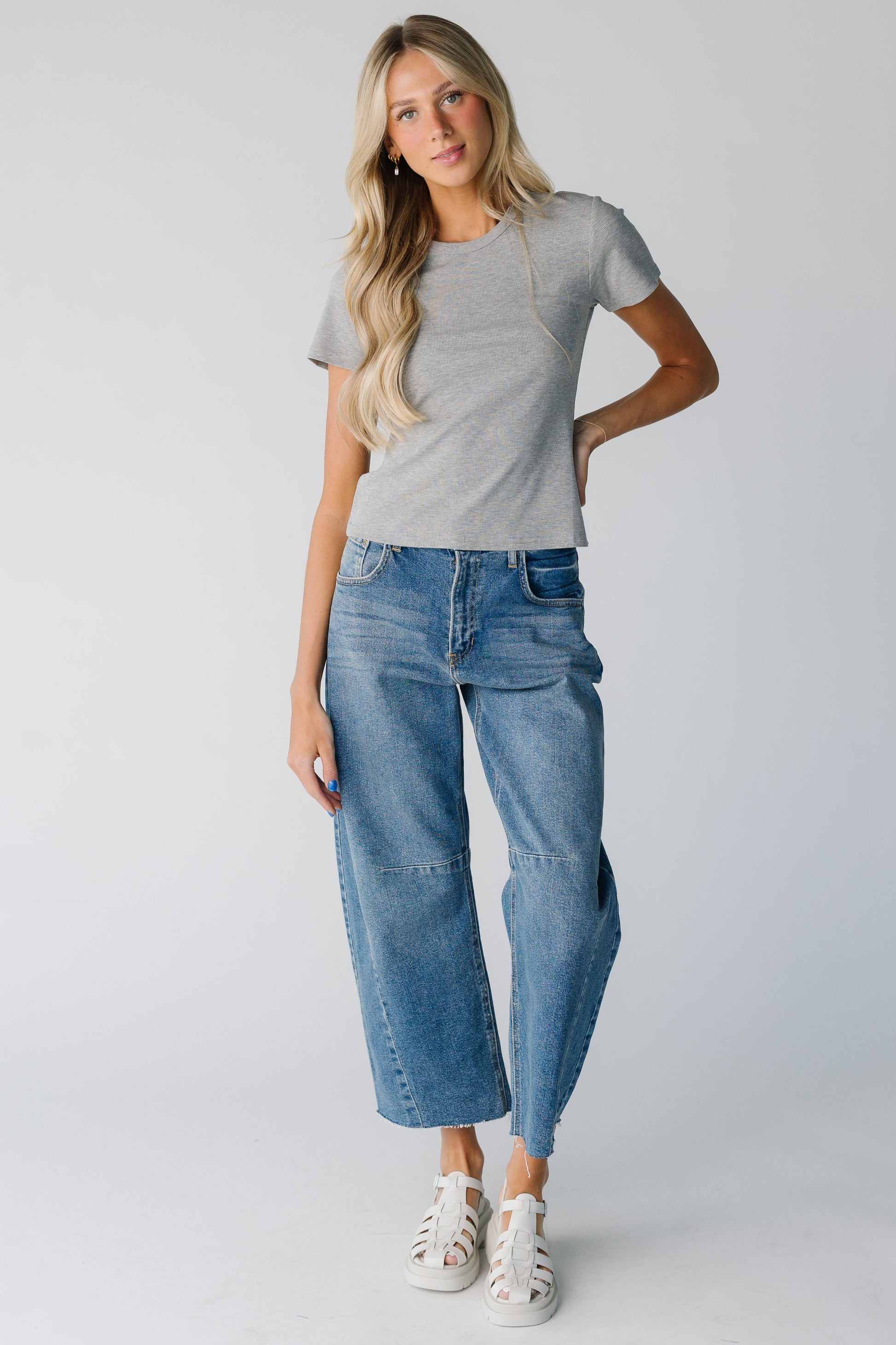 Grey short sleeve sleeve with round neckline