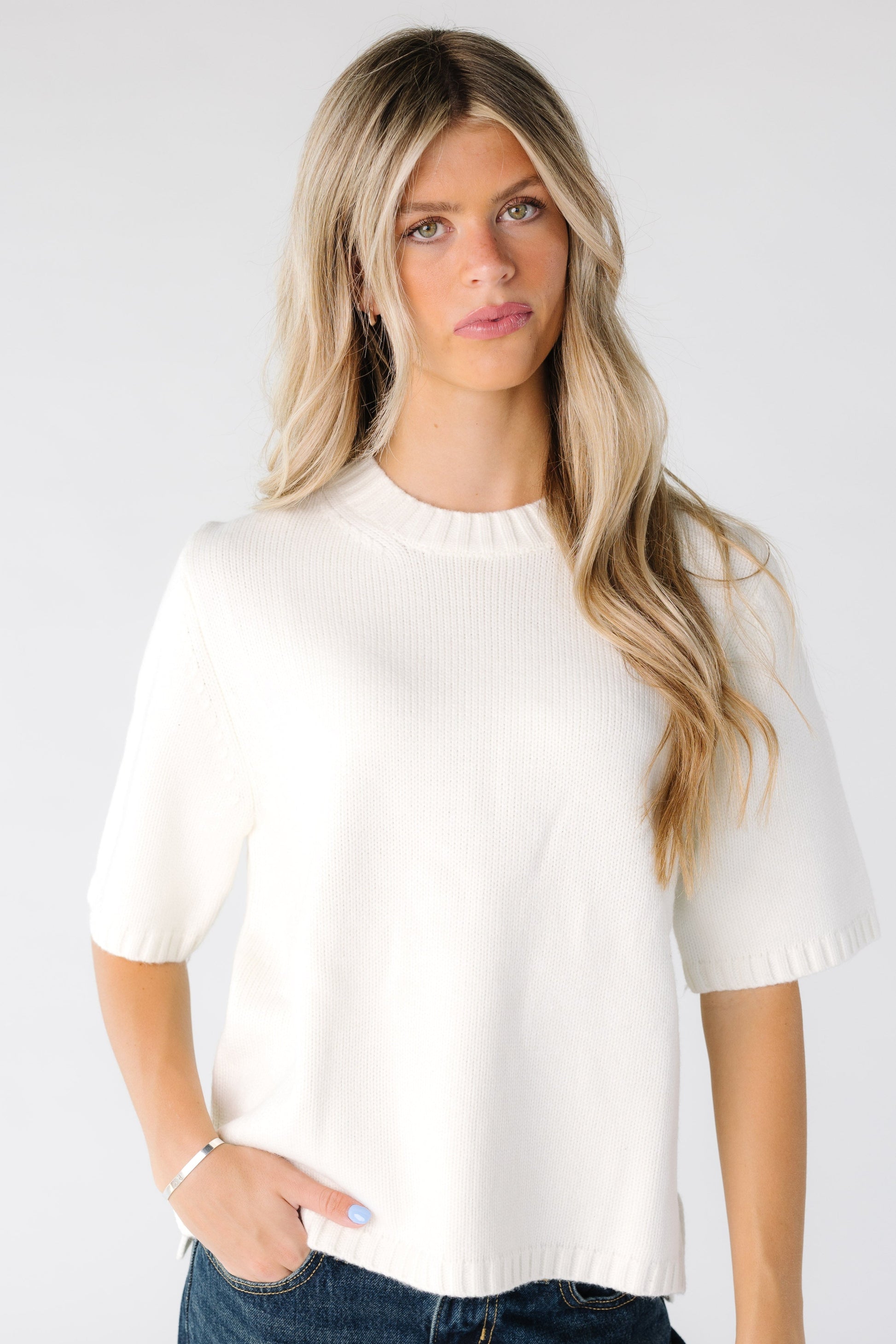 Woman wearing a cream short sleeve sweater