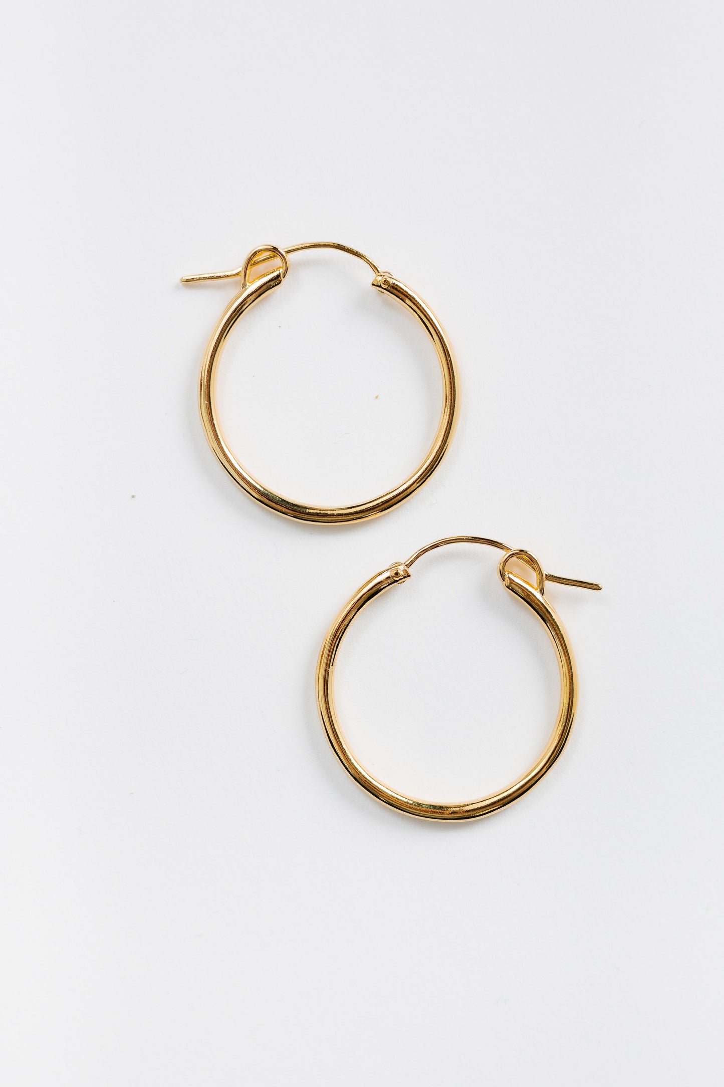 Cove Jet Set Hoops WOMEN'S EARINGS Cove Accessories Gold 29mm 