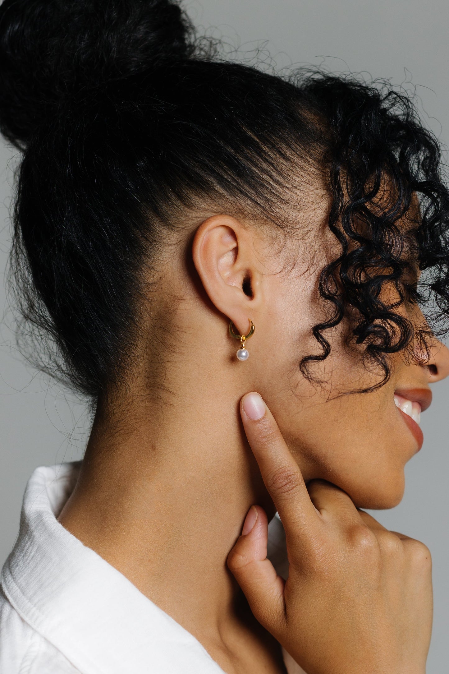 Cove Earrings Drop Pearl Huggies Gold WOMEN'S EARINGS Cove Accessories