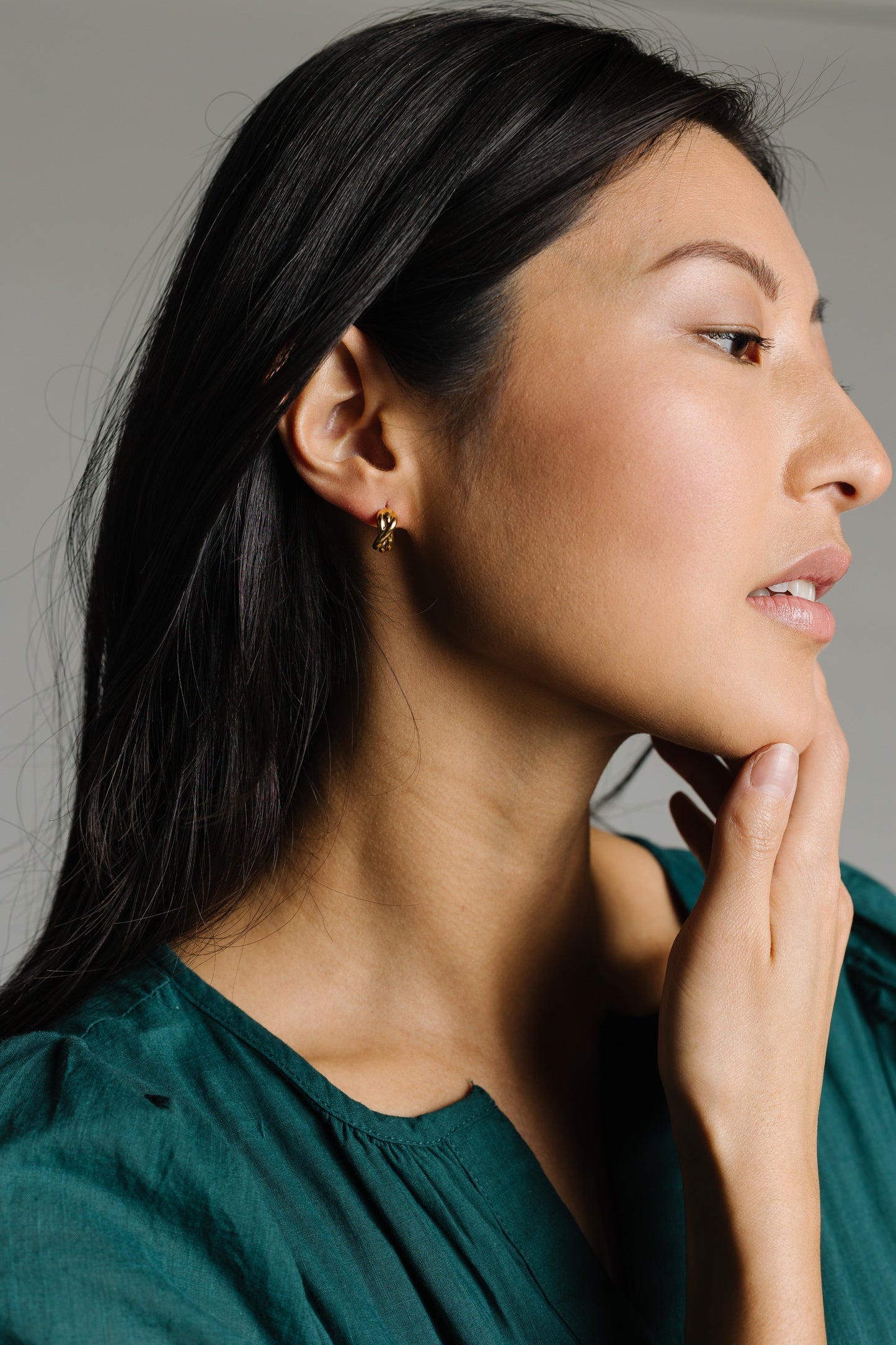Crossing Gold Hoops WOMEN'S EARINGS Cove