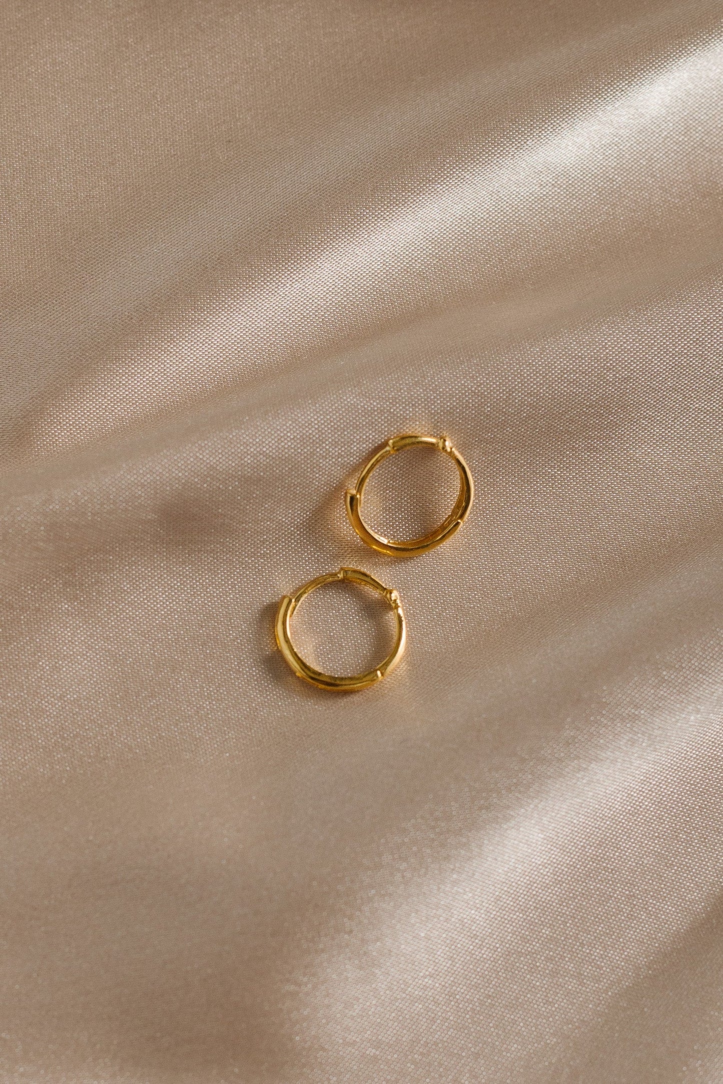 Gold Delicate Medium Hoops WOMEN'S EARINGS Cove