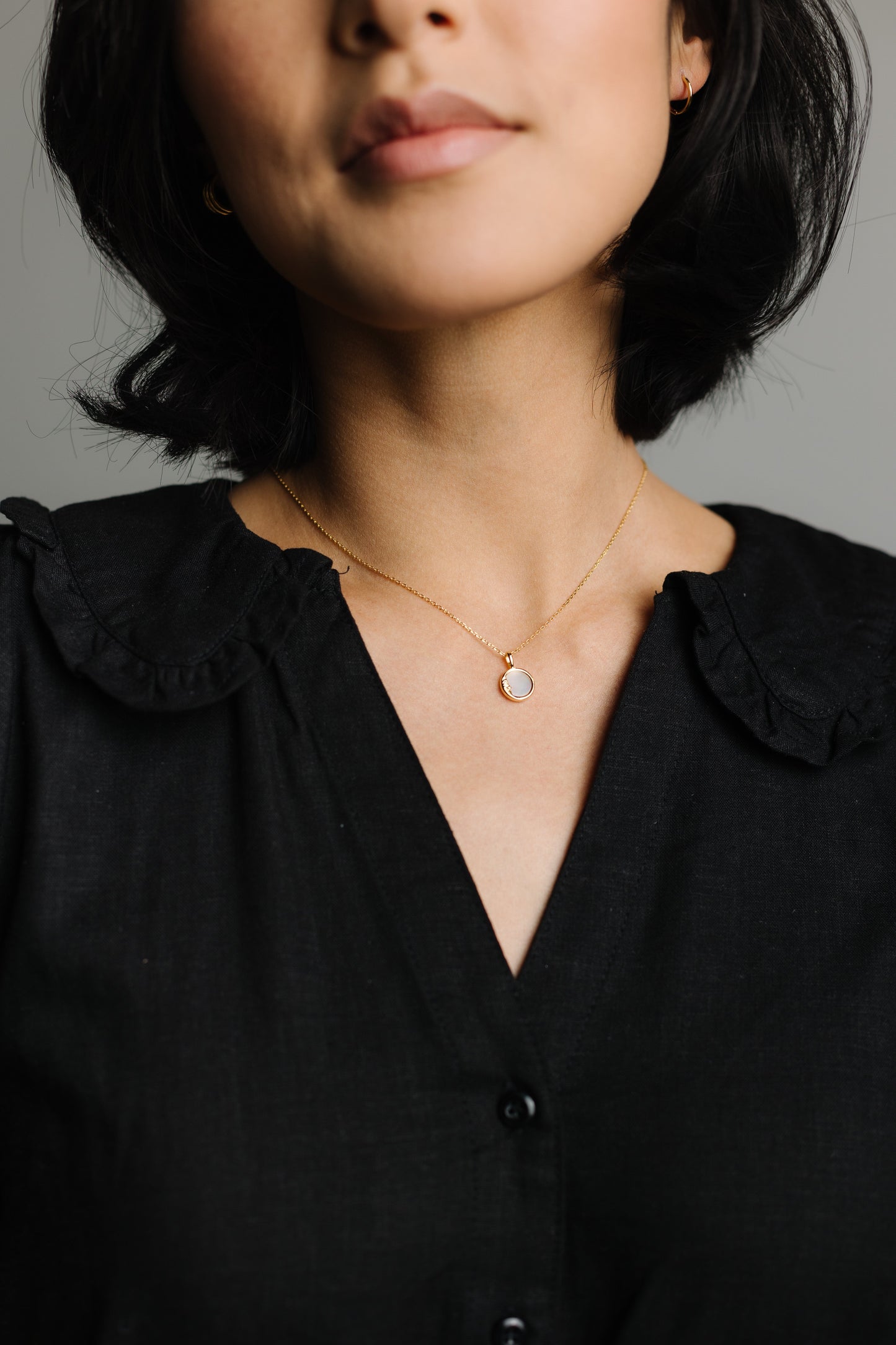 Mother of Pearl Circle WOMEN'S NECKLACE Cove