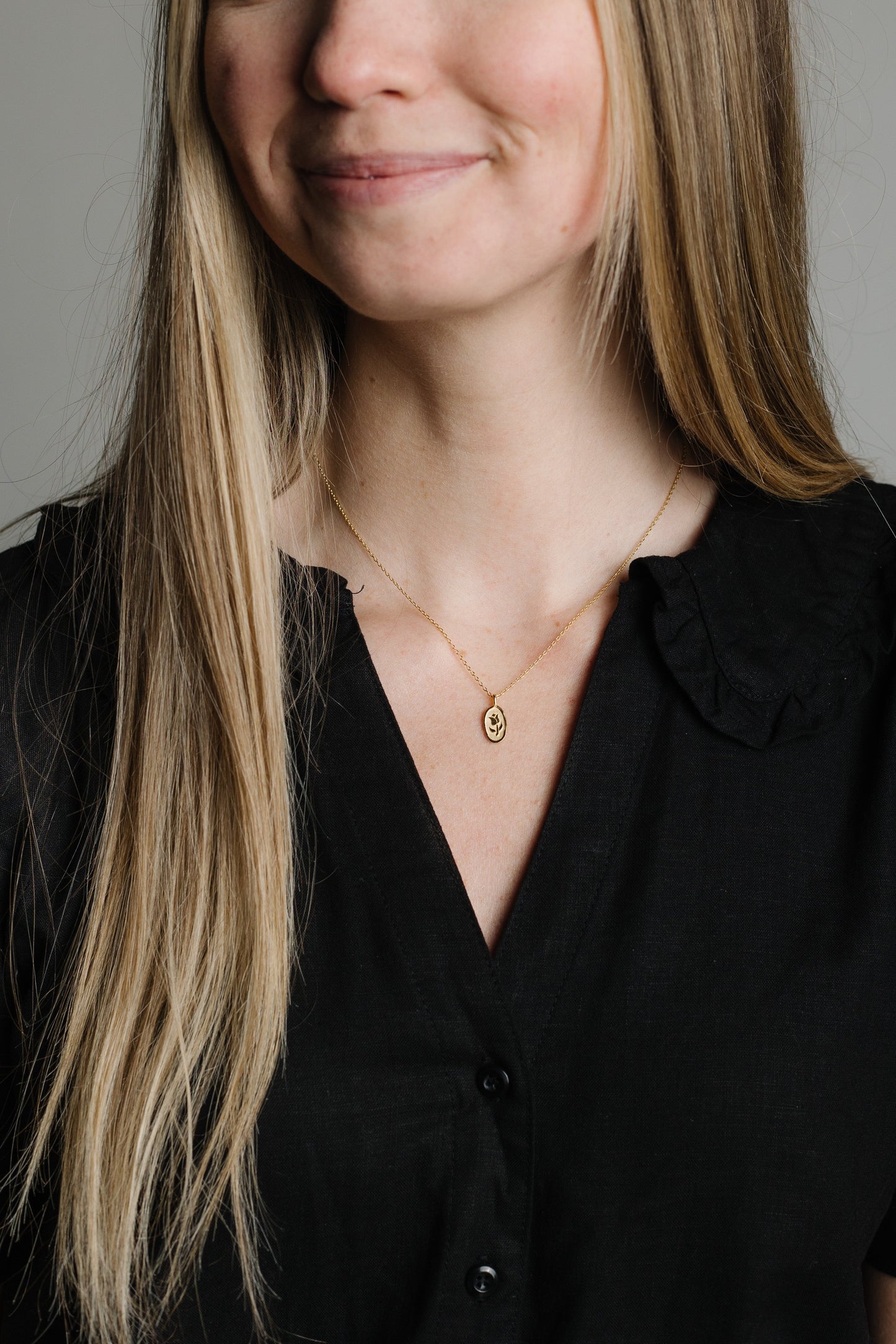 Gold Oval Tulip WOMEN'S NECKLACE Cove