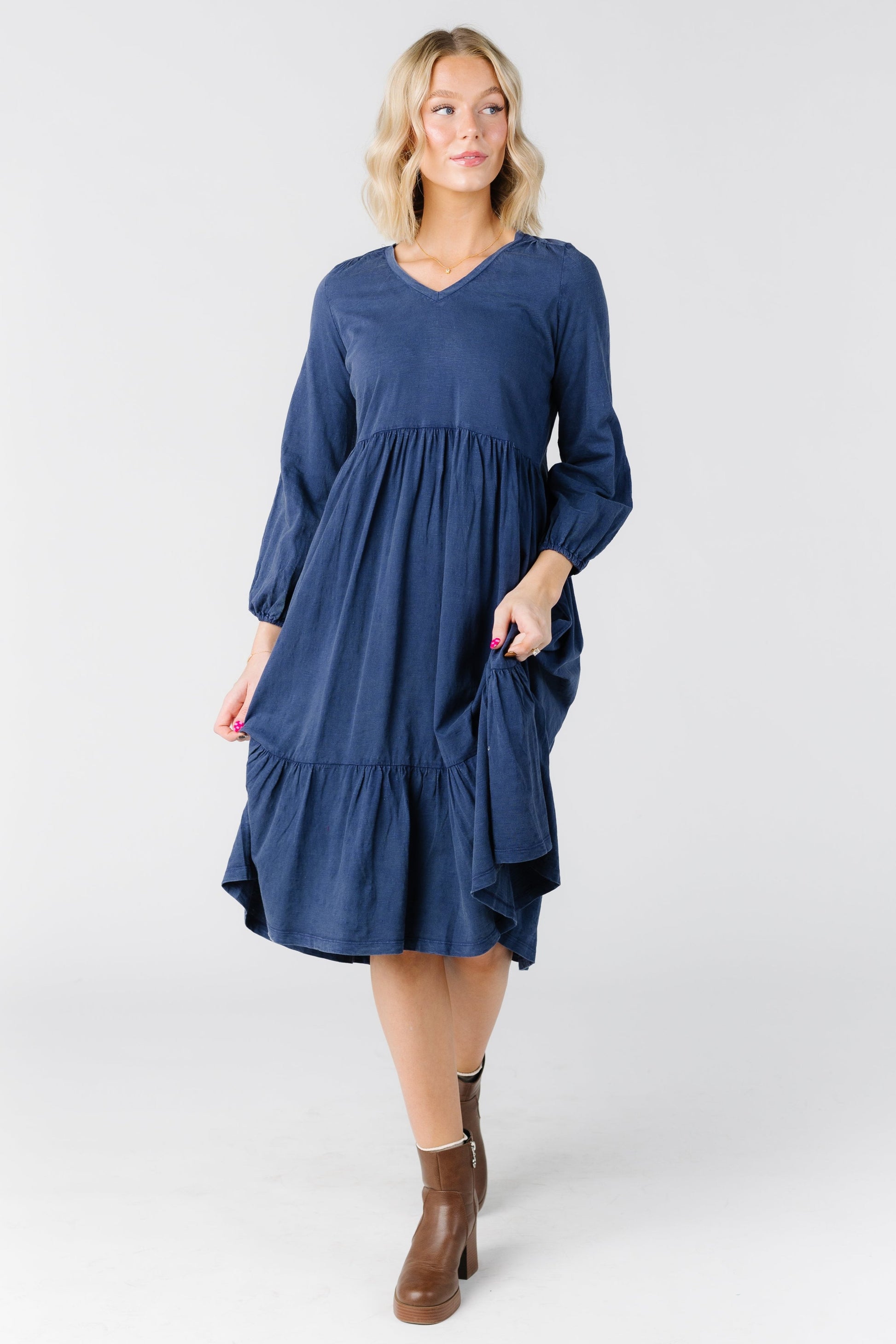 Blue V-neck midi dress with long sleeves