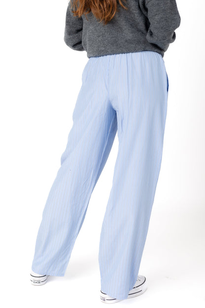 Back view of wide leg pajama pant in blue and white