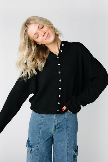 Aria black cardigan with round neckline and long sleeves