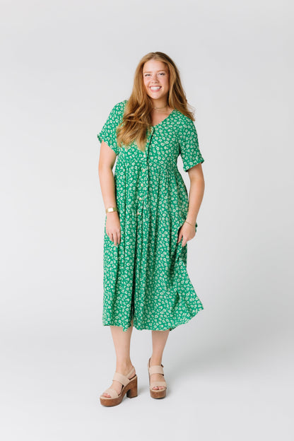 Nursing friendly dress with short sleeves and V-neckline and  pockets