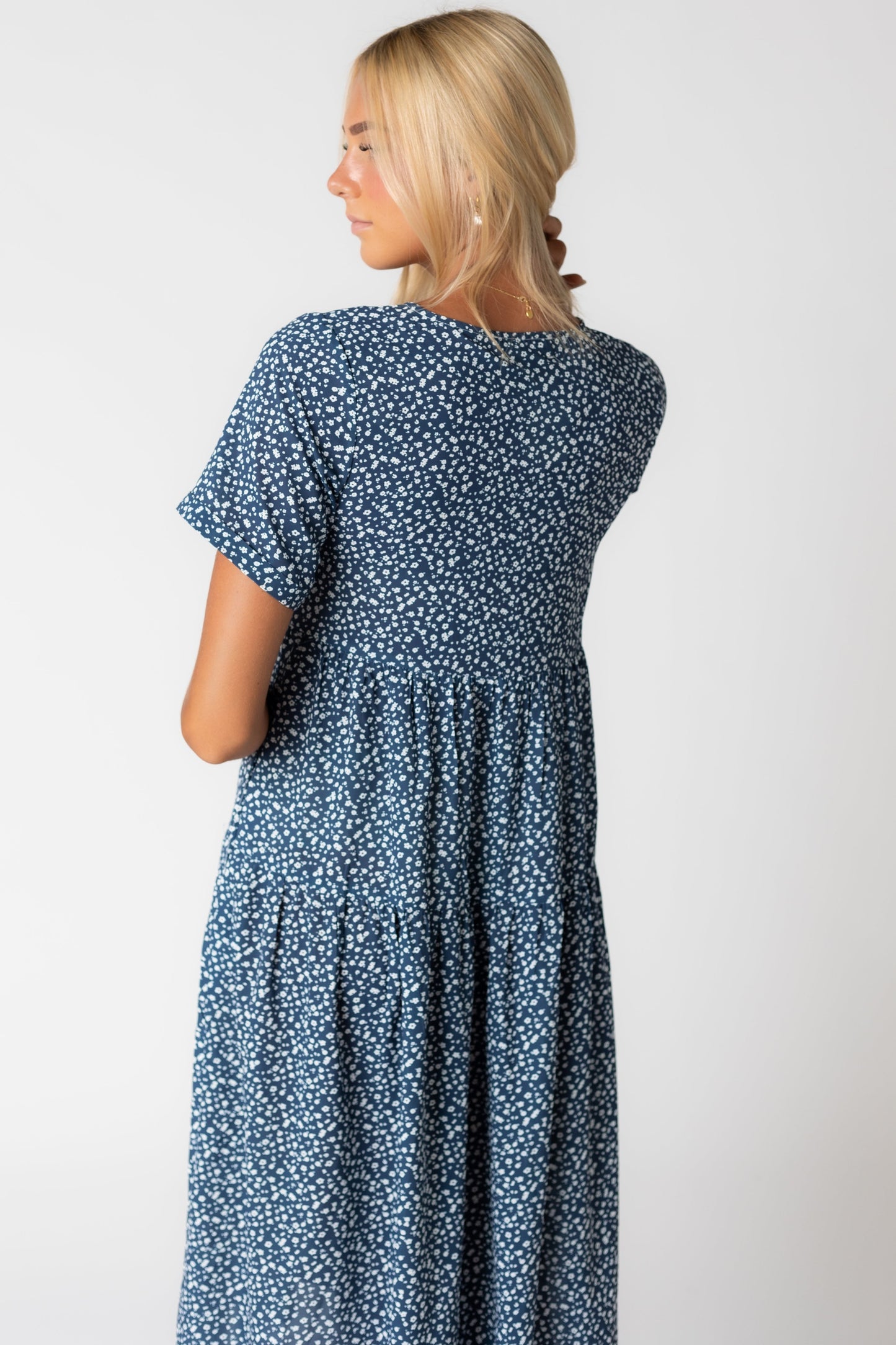 Back view of short sleeve floral print dress