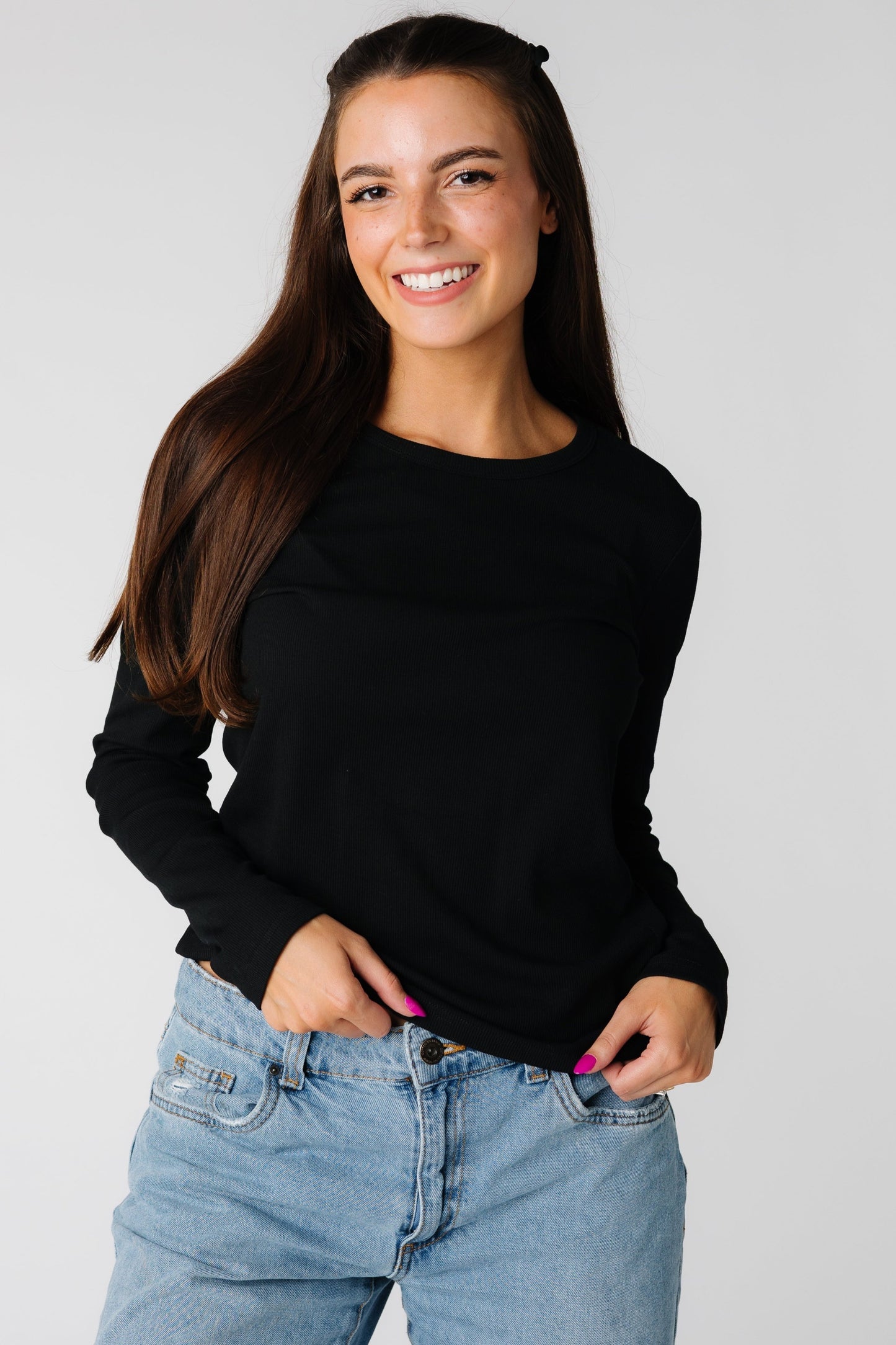 The Mills black top with round neckline and long sleeves