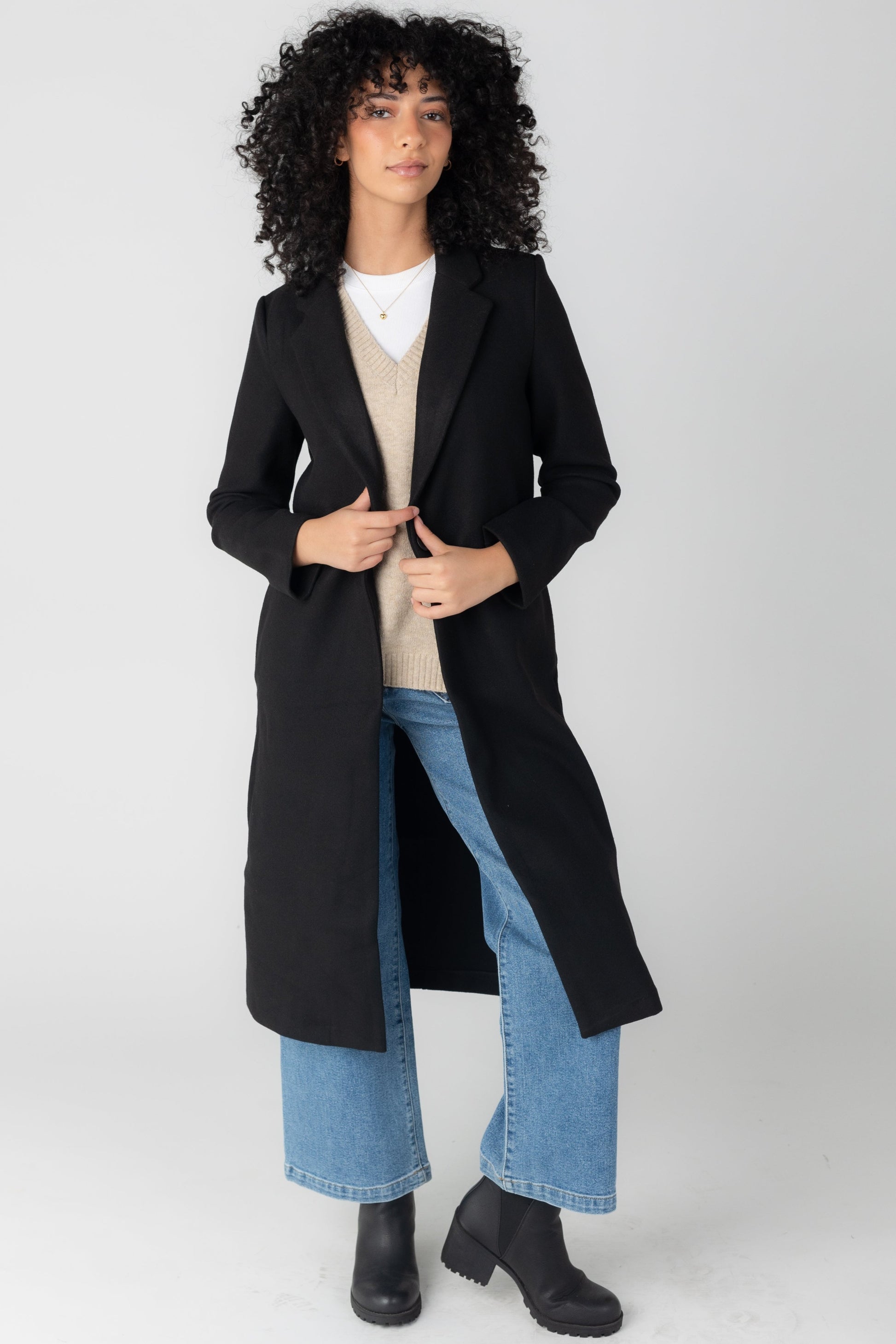 Modest Longline coat with long sleeves and lapels