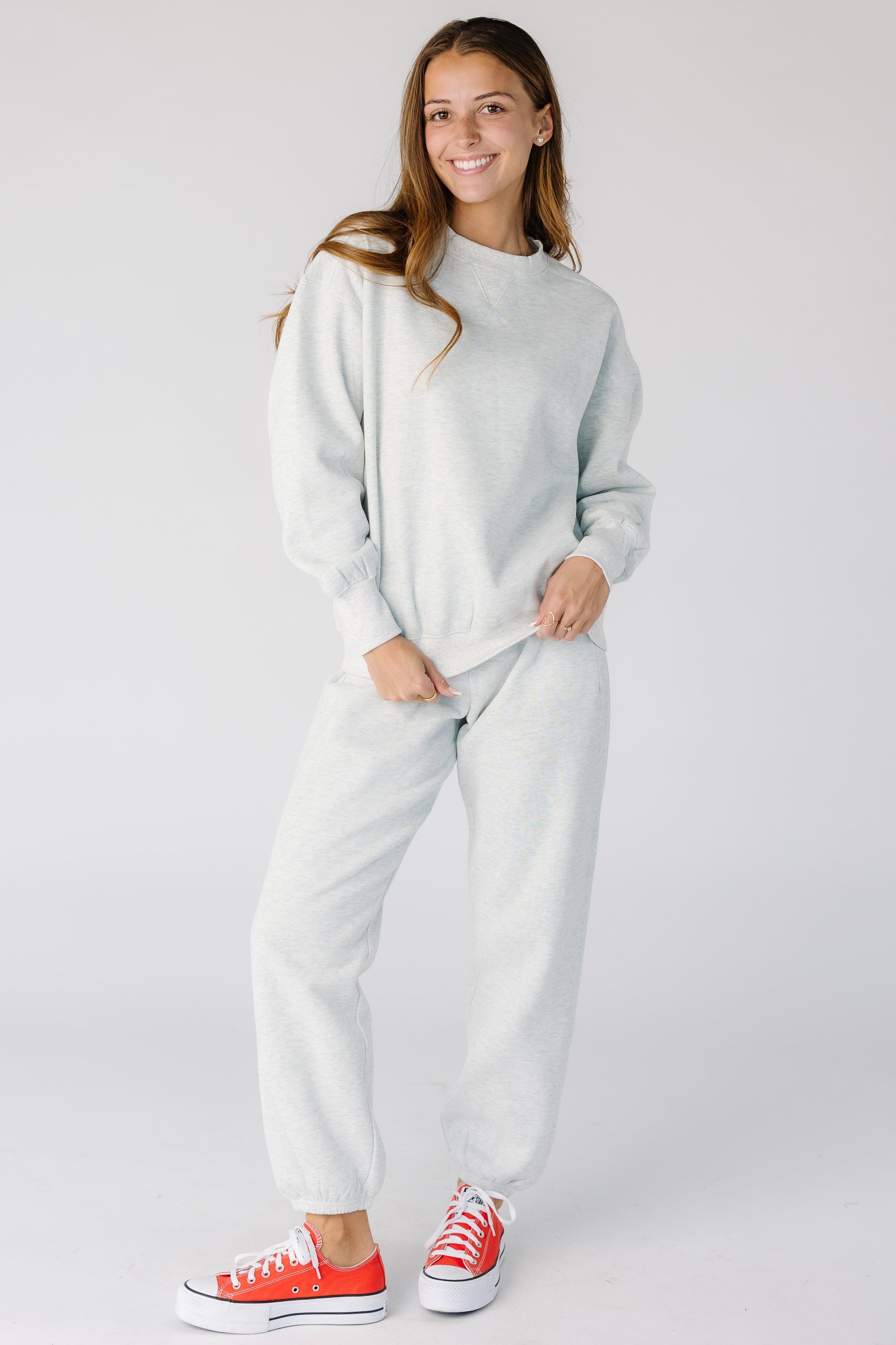 Woman searing  light grey a great sweatshirt and sweatpants