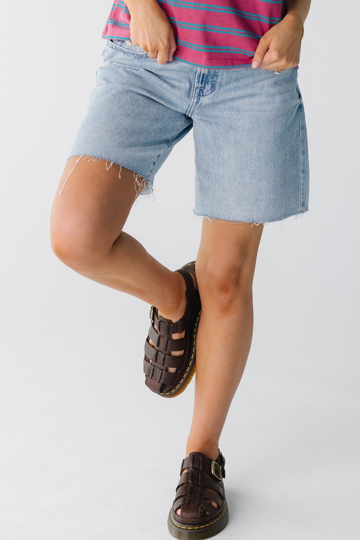 Cast Away Shorts WOMEN'S SHORTS Hidden Med Denim XS 