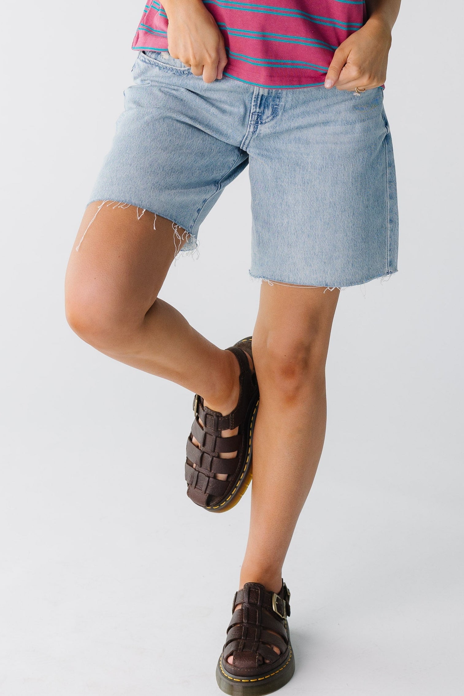 Cast Away Shorts WOMEN'S SHORTS Hidden Med Denim XS 