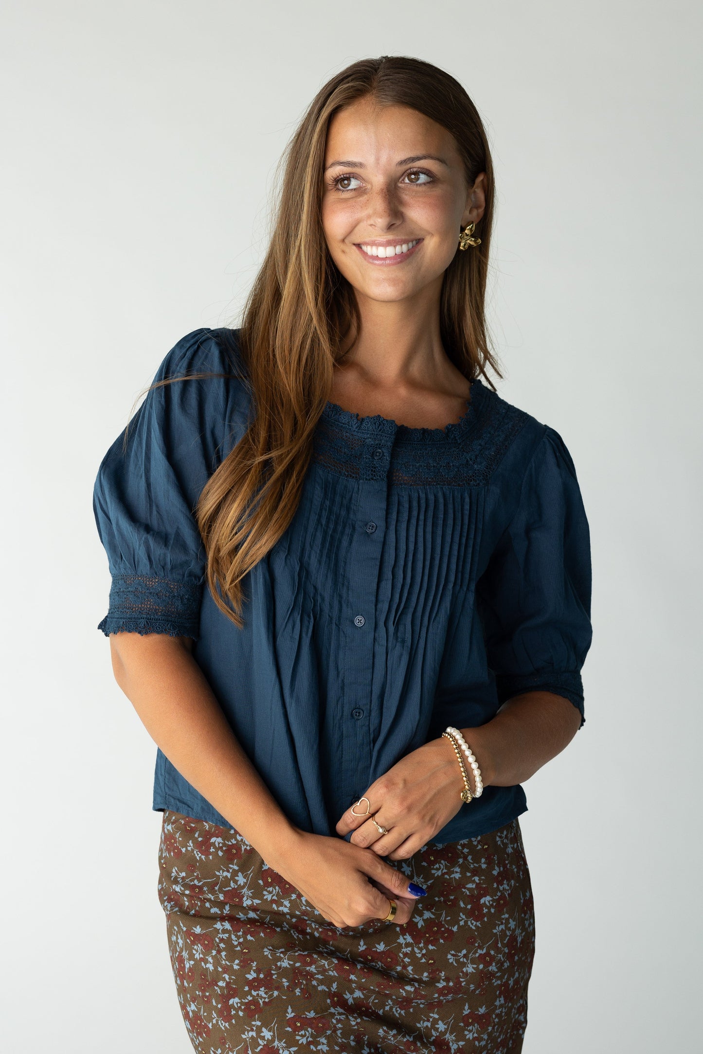 Modest women and teens blouse with square neckline and short sleeves