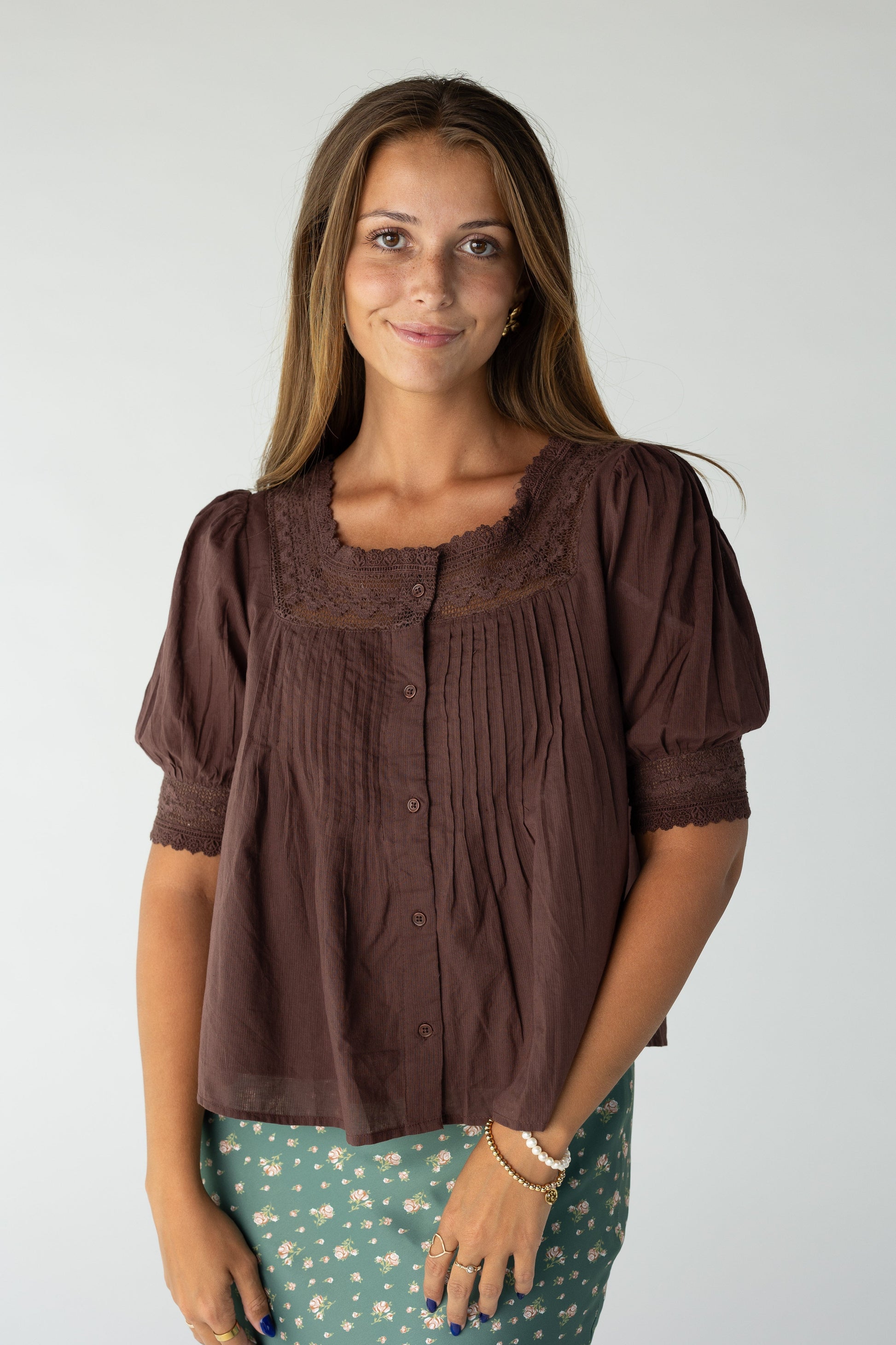 Modest women and teens blouse with square neckline and short sleeves
