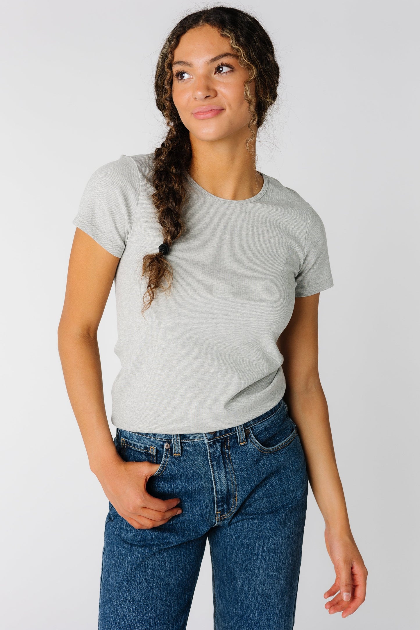 Modest round neck tee with short sleeves