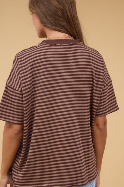 Loose fitting brwon stripe short sleeve tee.