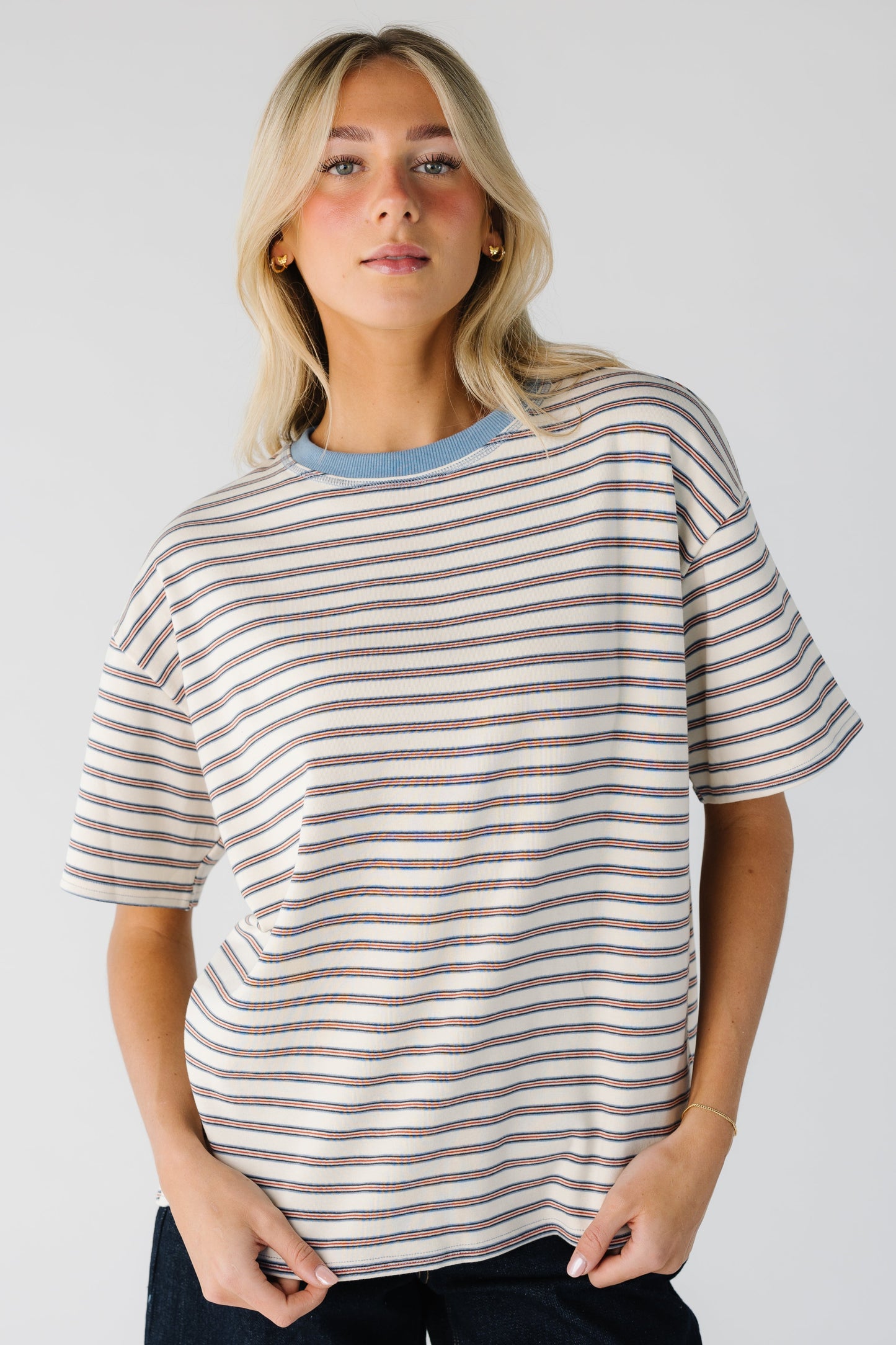 Stripe cream tee with crew neckline and short sleeves