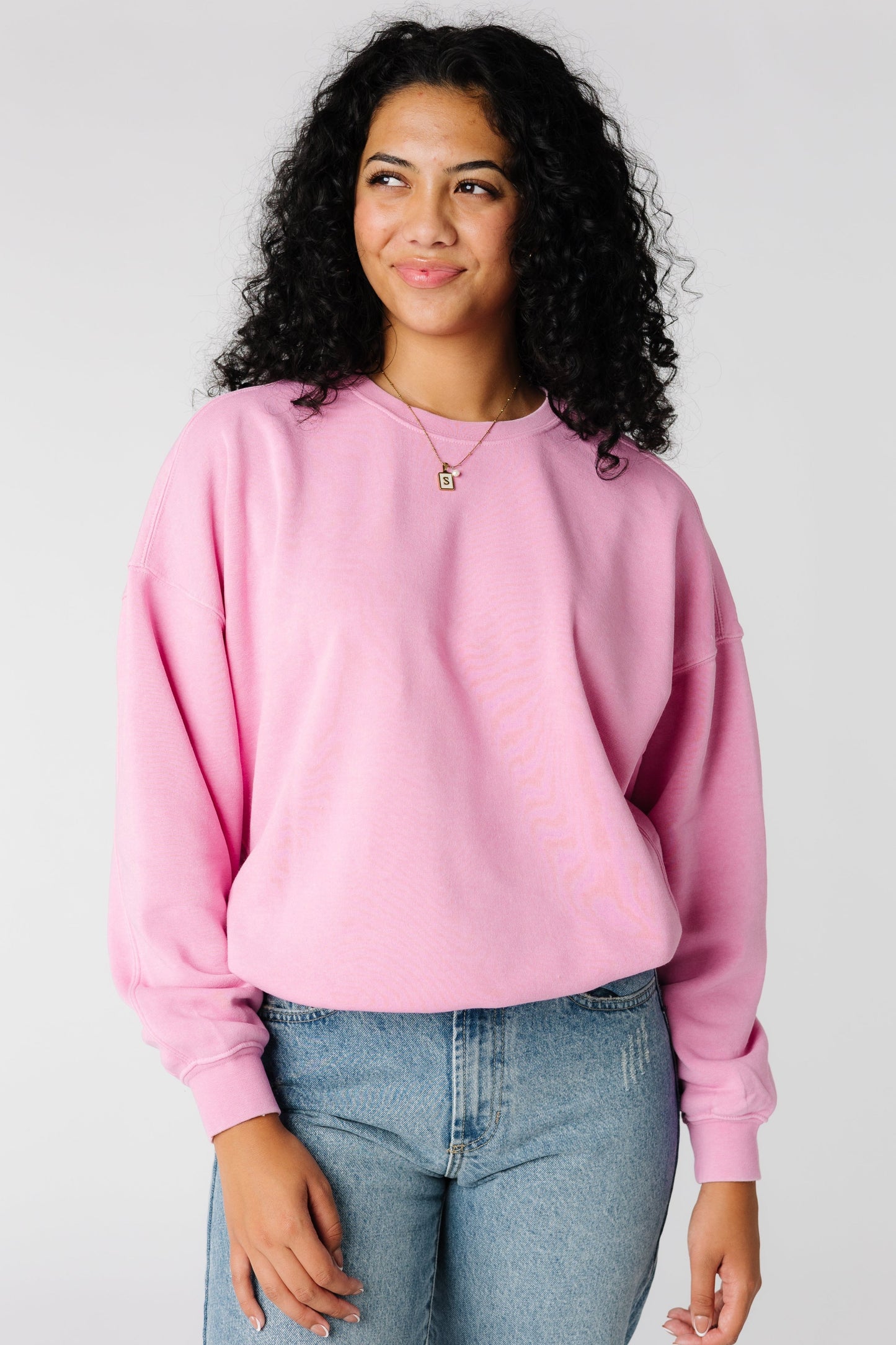 Pink crew neck sweatshirt with long sleeves