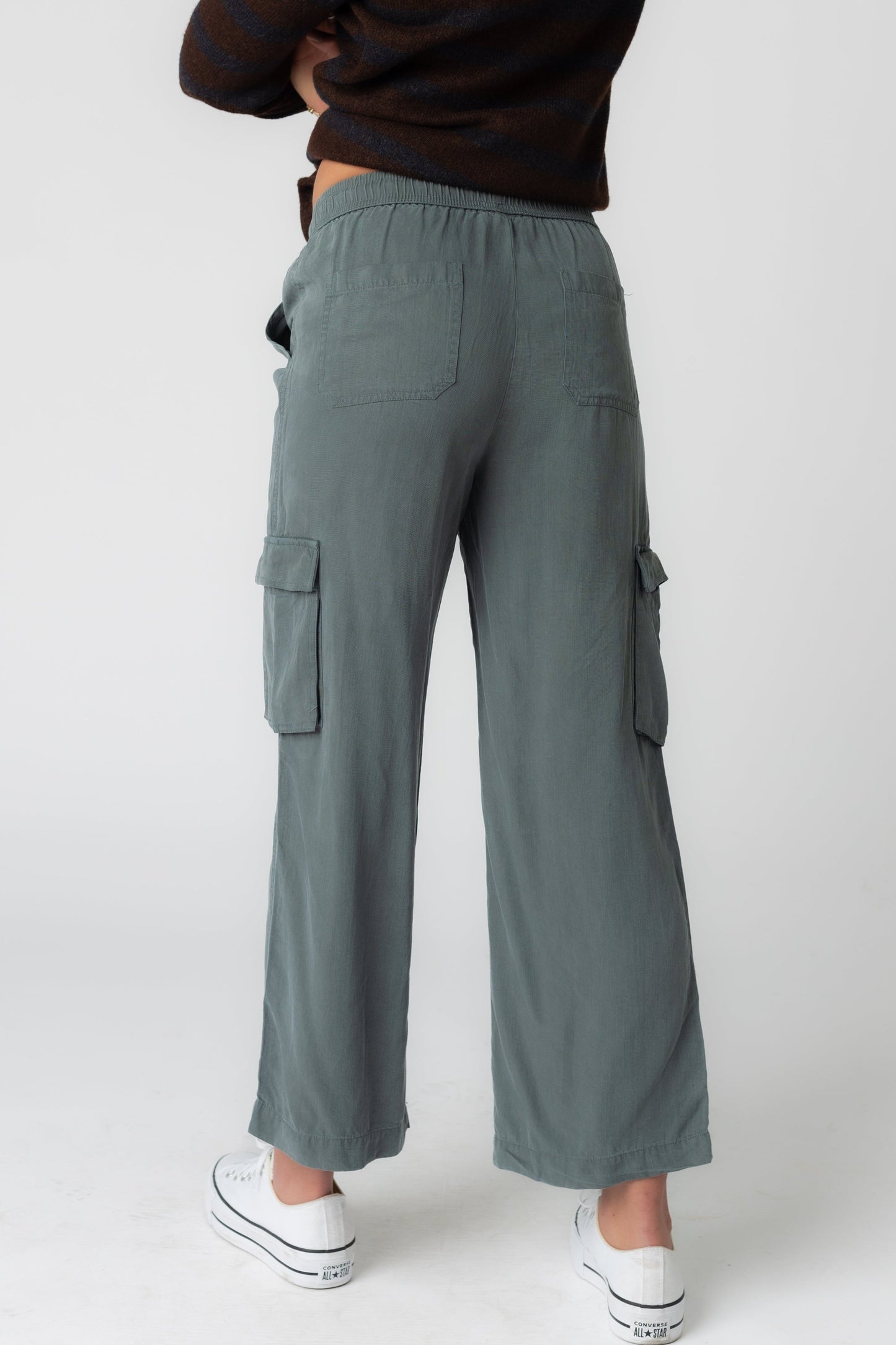 Back view of spruce green cargo pant