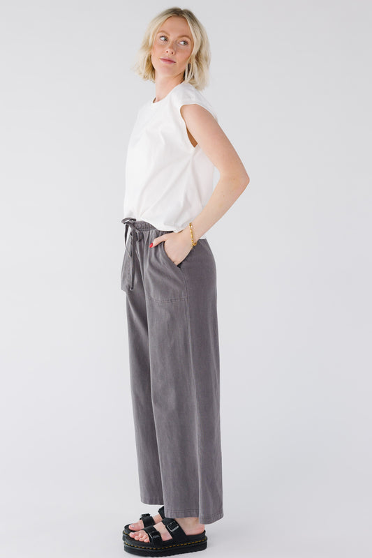 Perfect Travel Elastic Waist Pant in charcoal