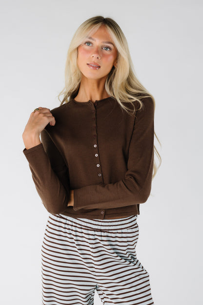Woman wearing a brown cardigan with long sleeves