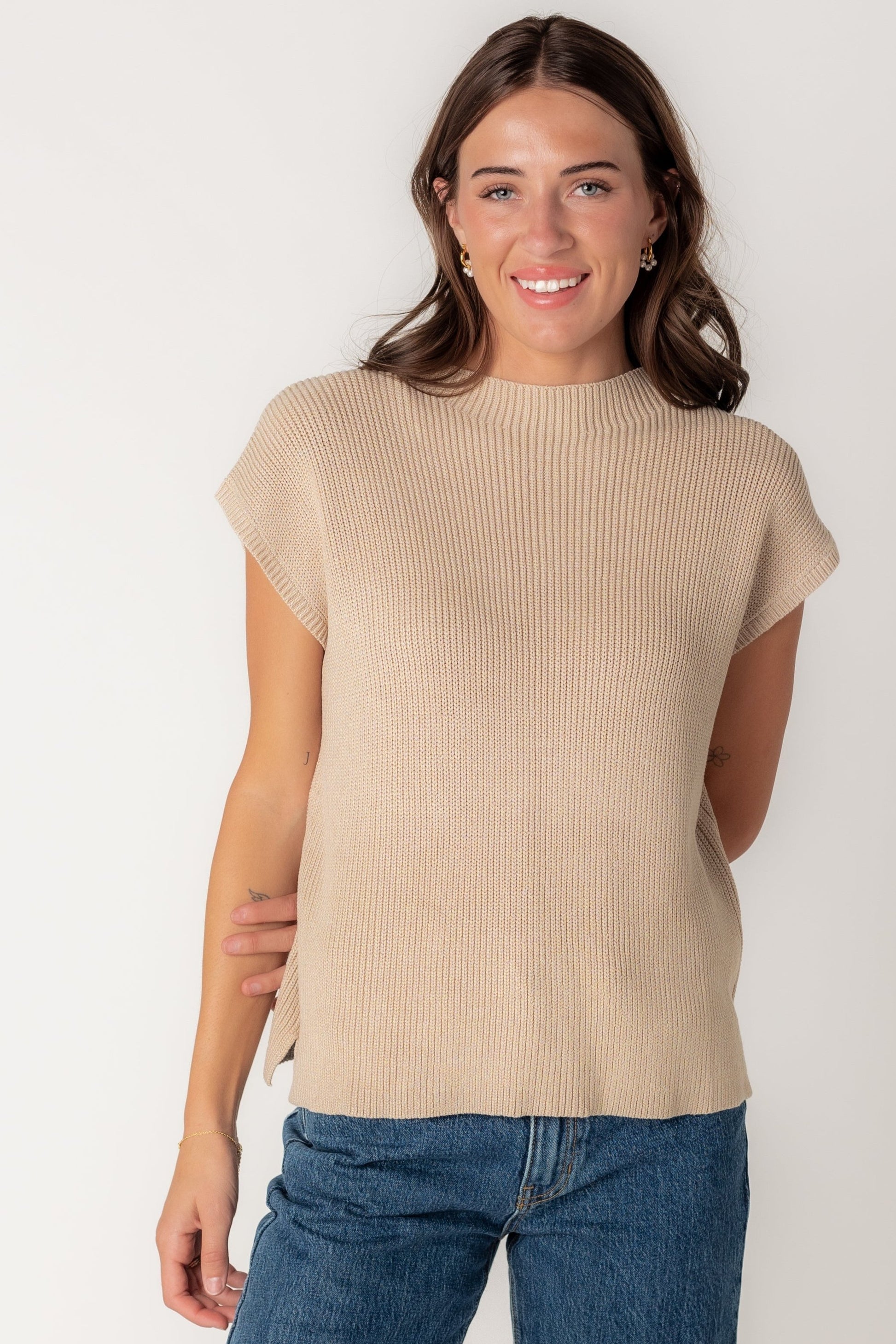 Champagne ribbed short sleeve sweater with mock turtleneck