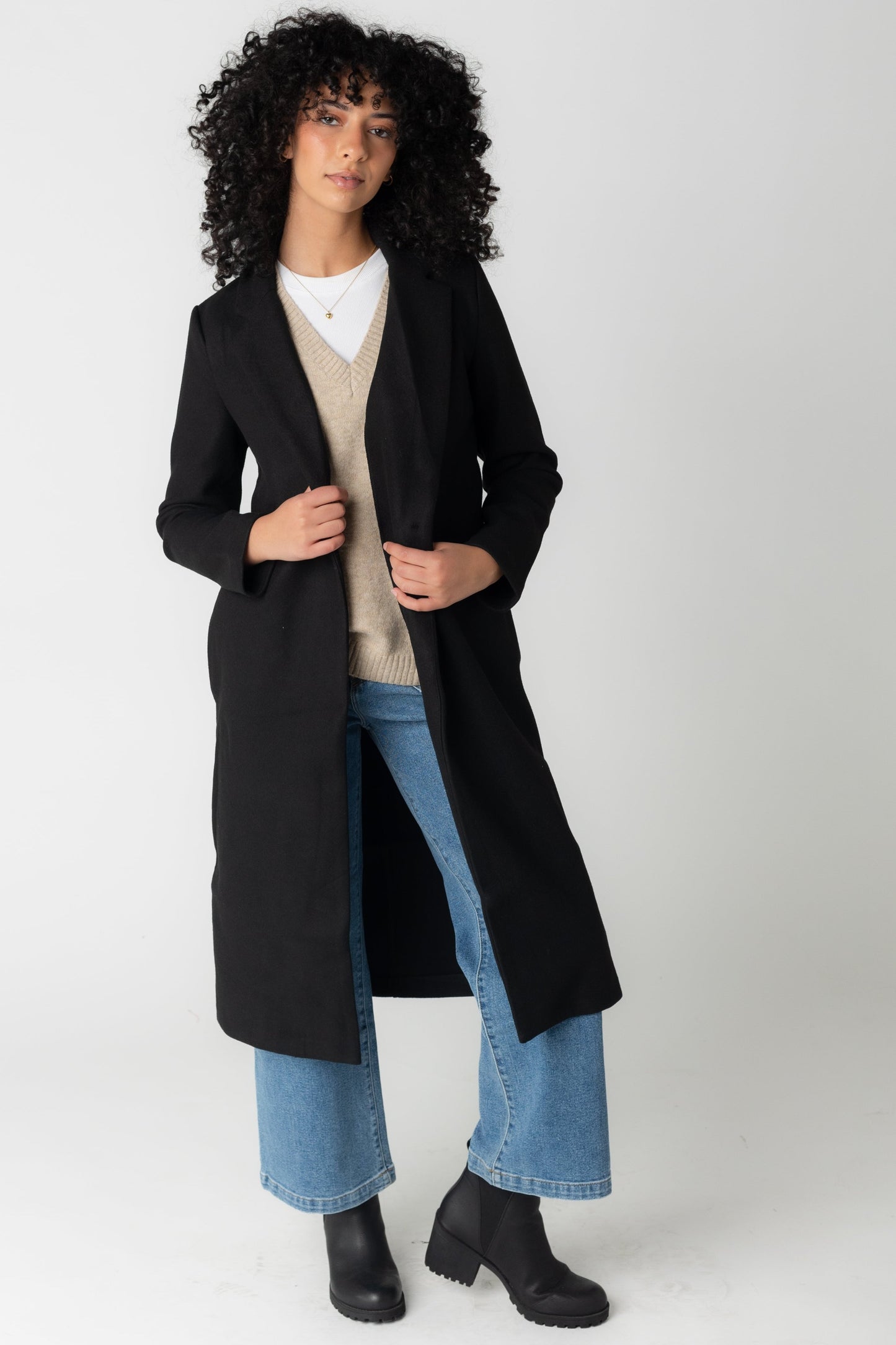 Long dressy coat with long sleeves and pockets