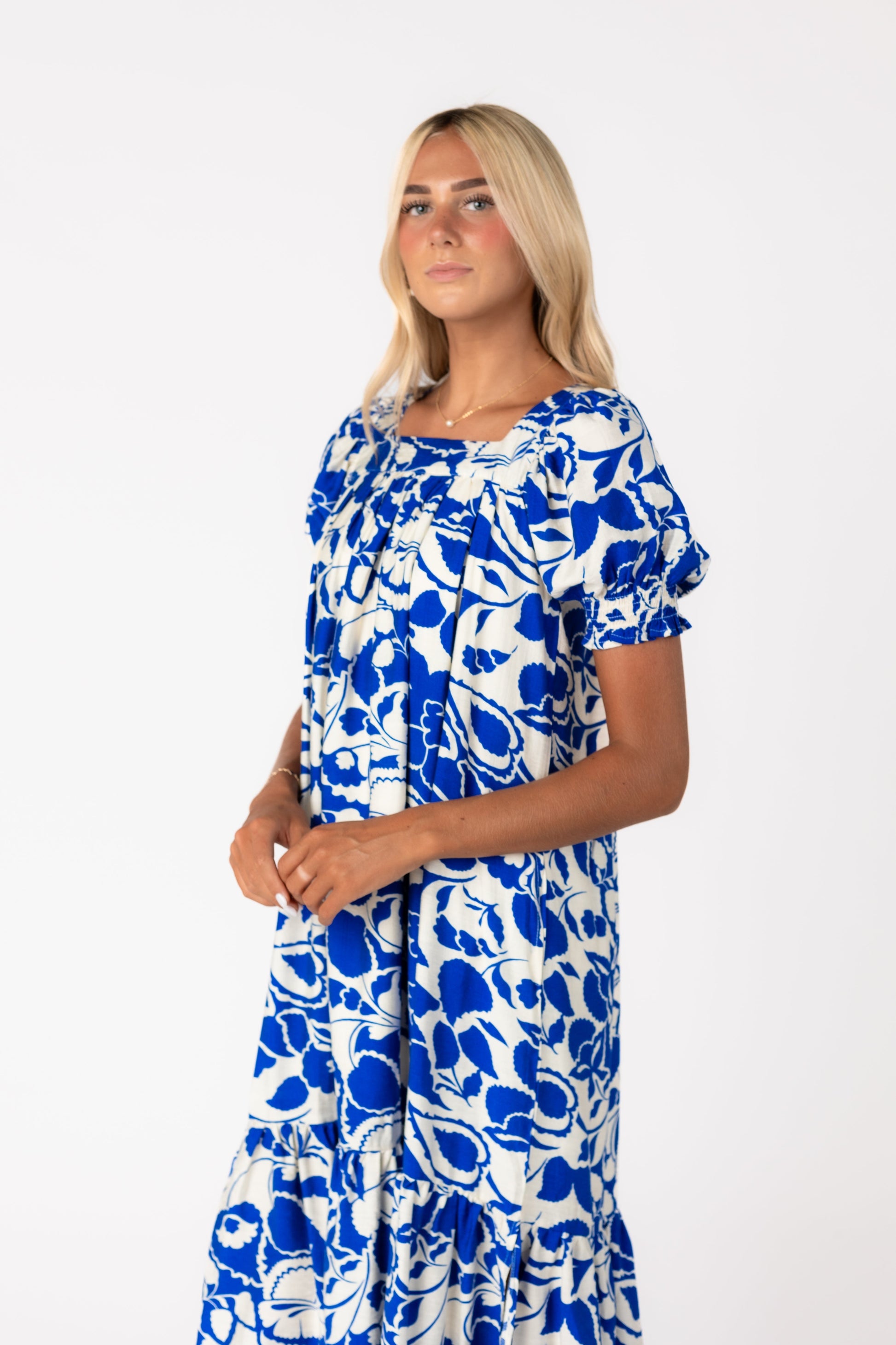 Square neck midi dress with short sleeves