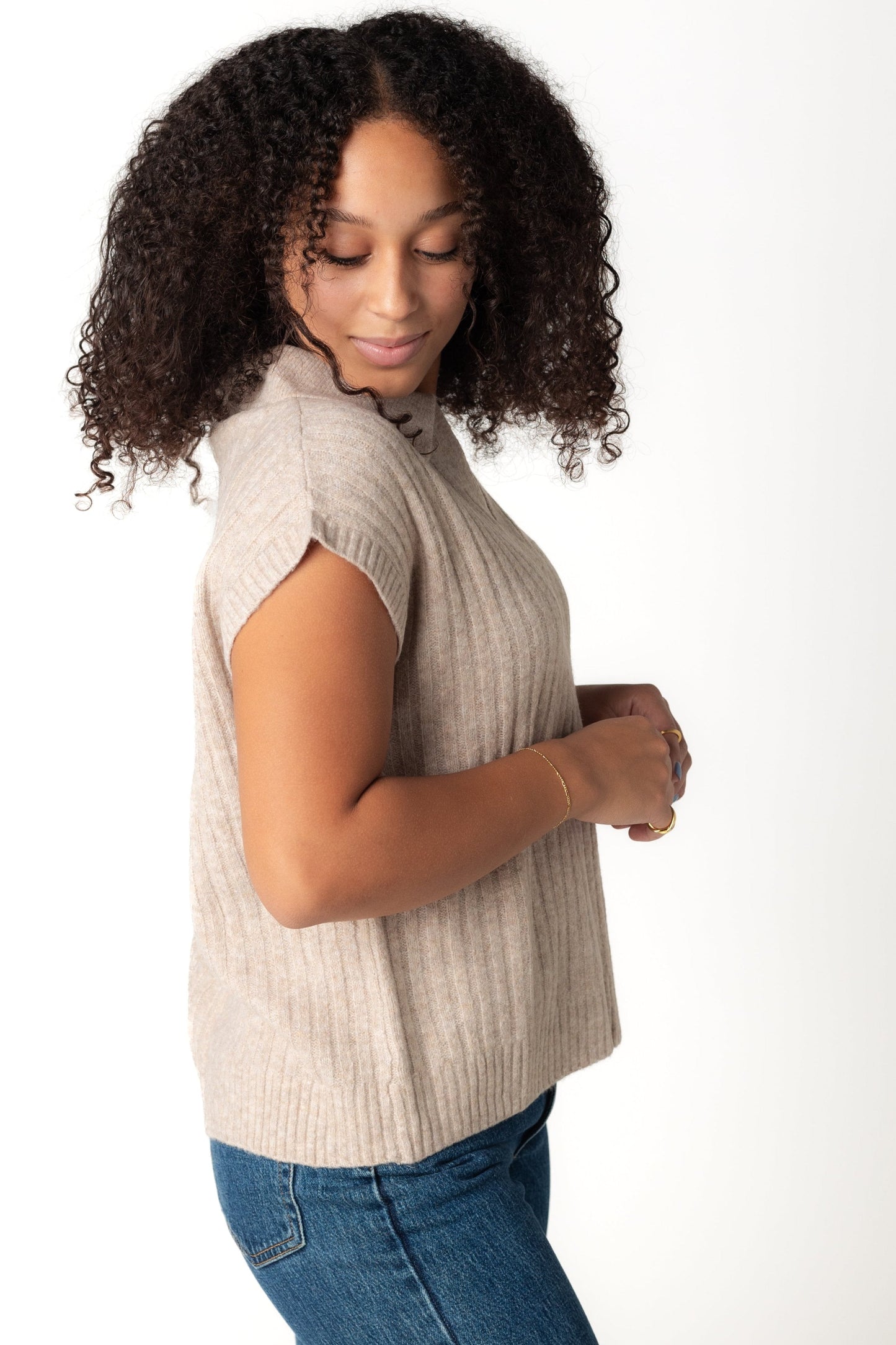 Short sleeve rib knit sweater