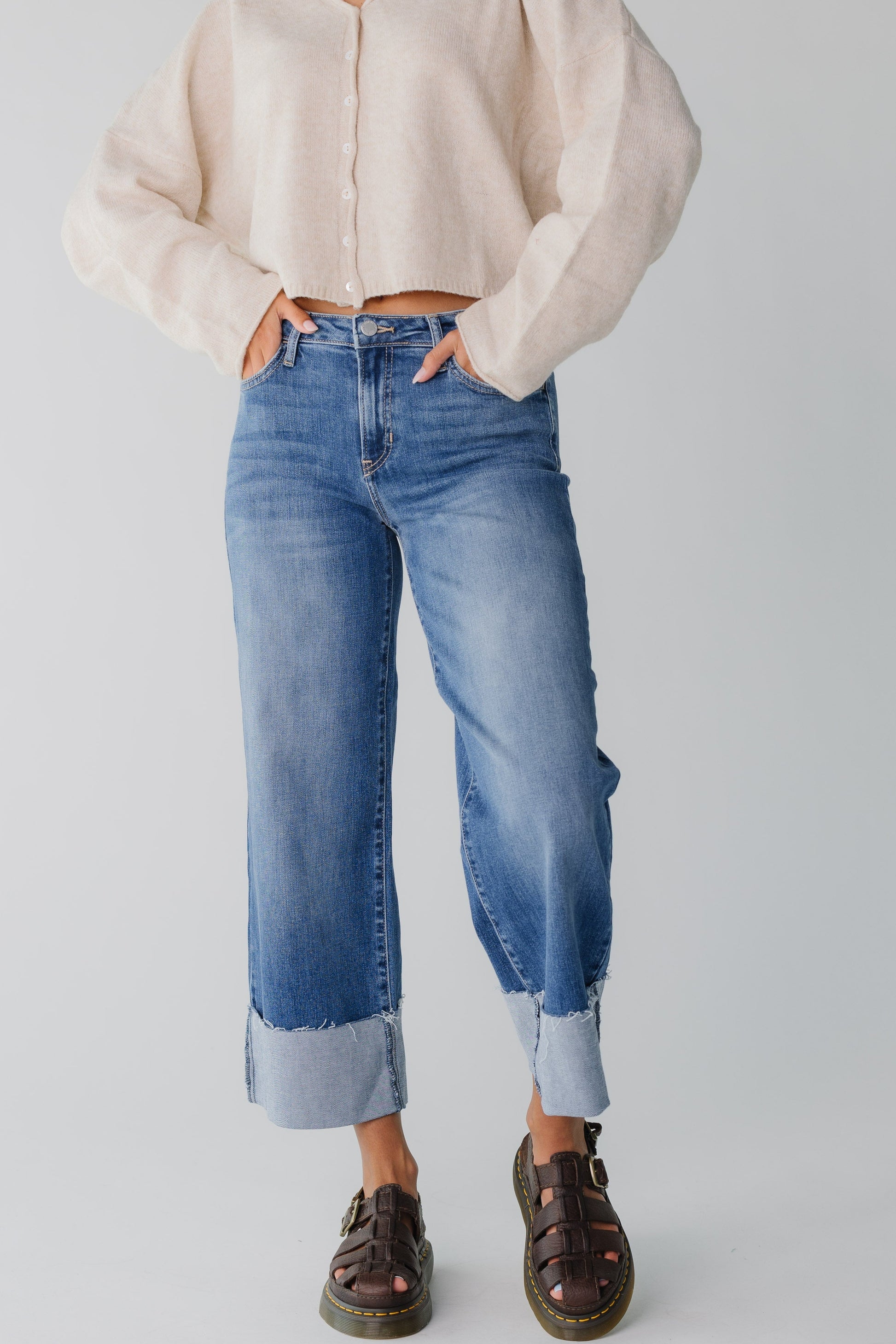 Comfortable wide leg cuffed jeans in medium denim