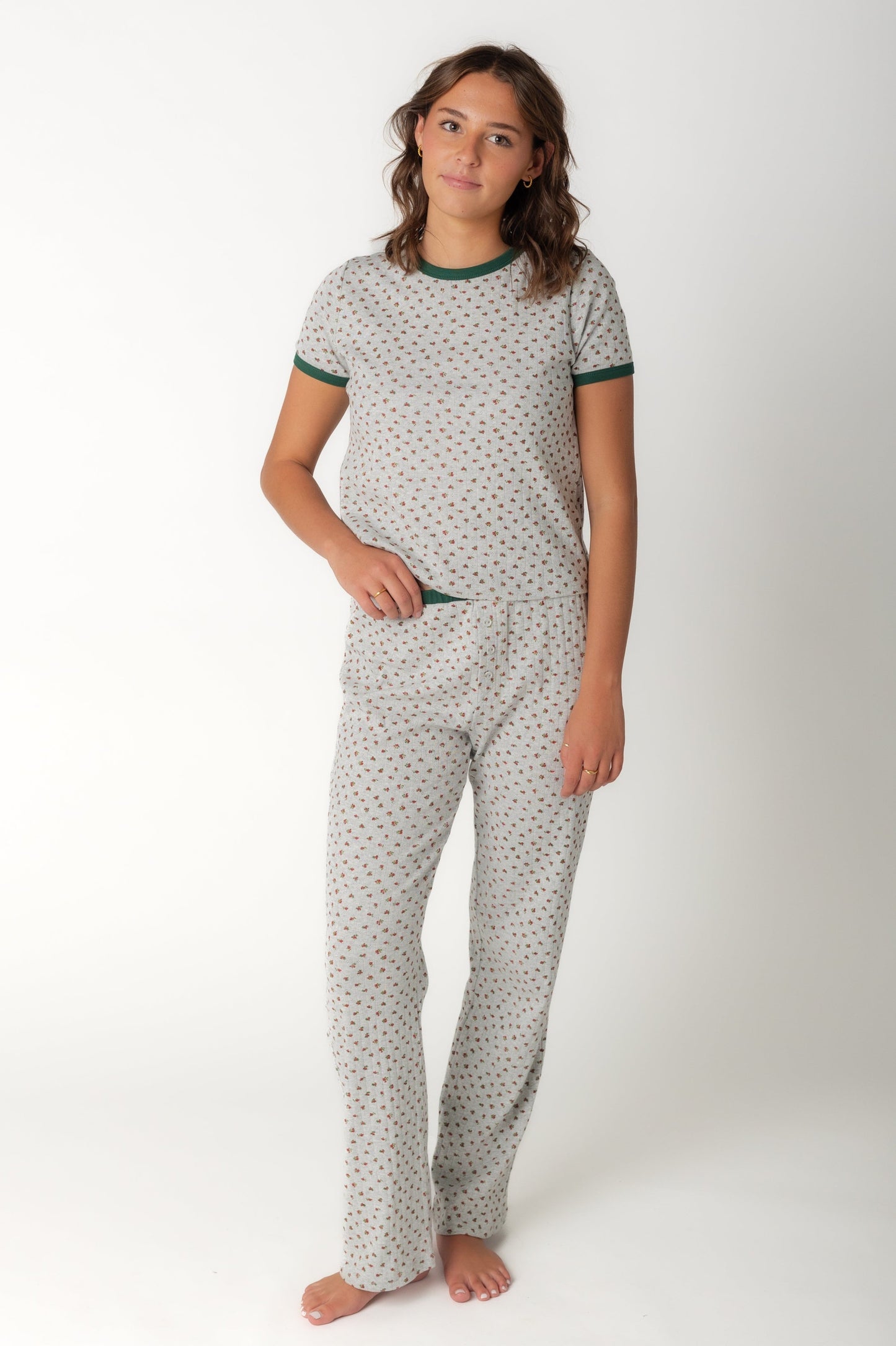 Short sleeve pajama with round neckline and wide leg bottoms