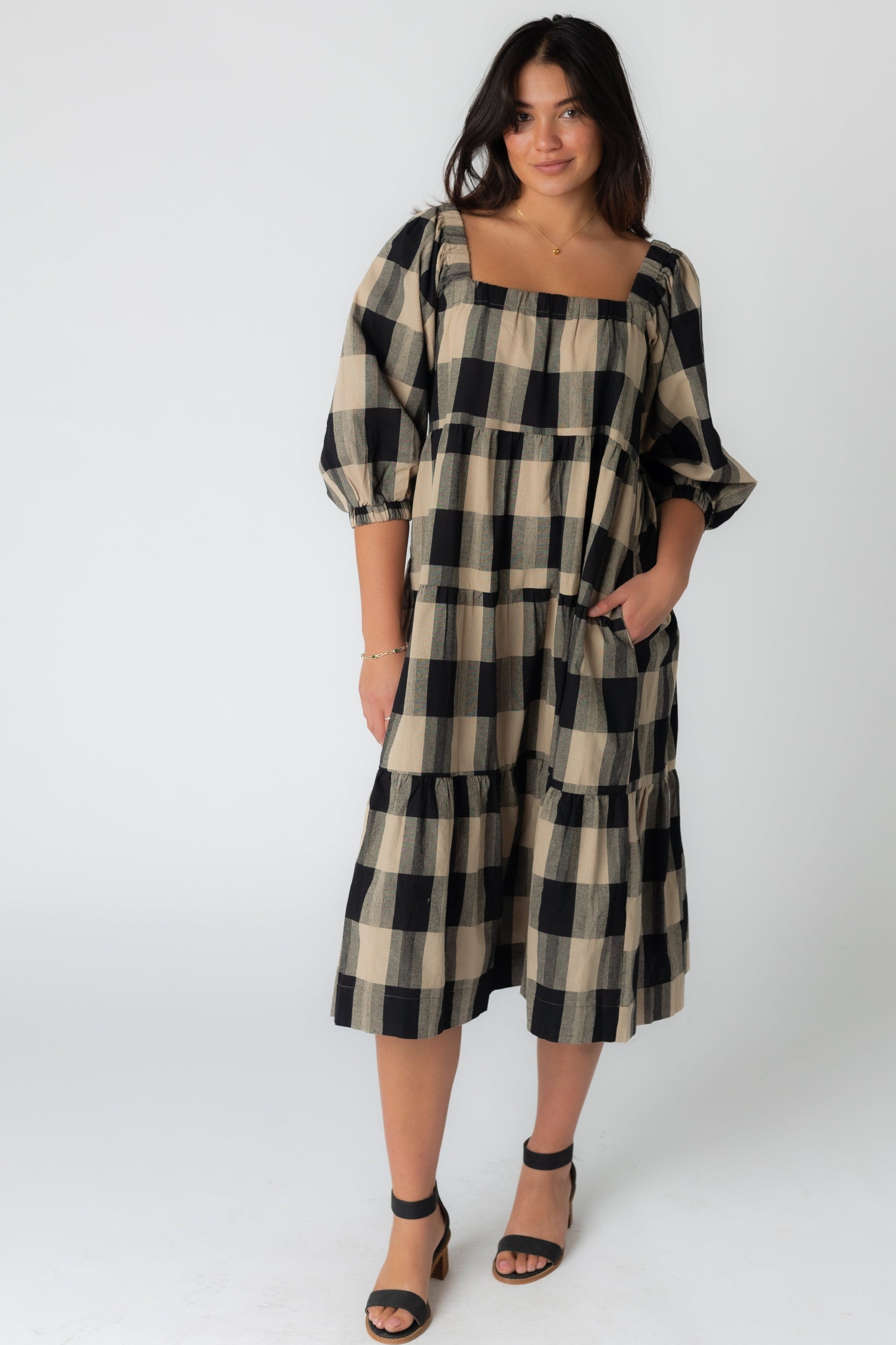 Loose fitting plaid dress in black and tan