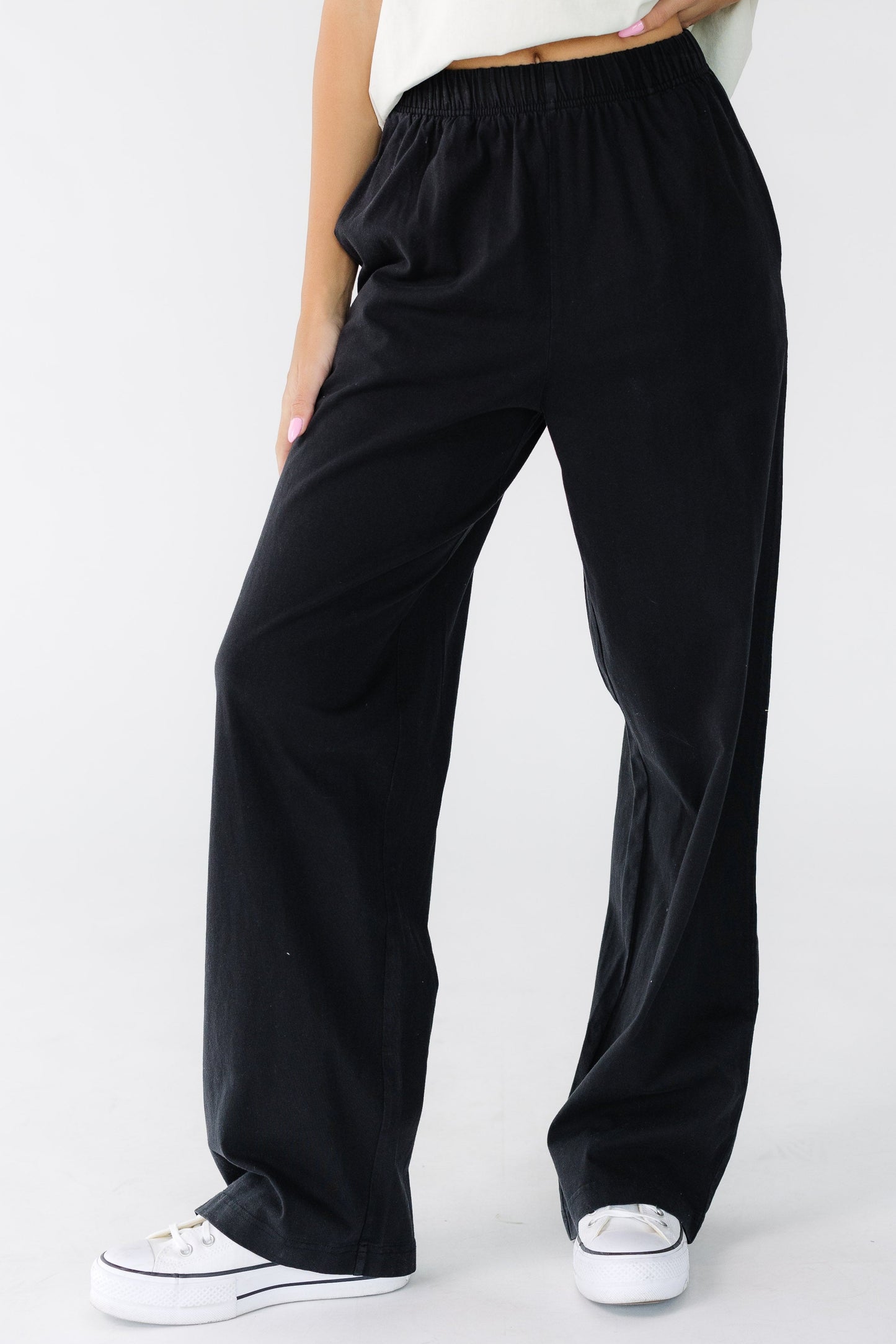 Washed Cotton Straight Pants in black for woman and teens.